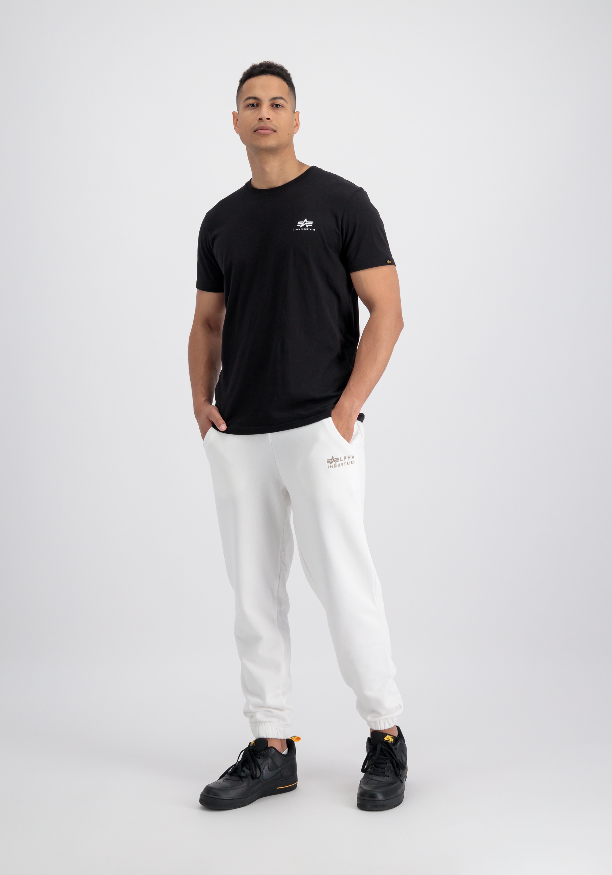 Alpha Industries Jogginghose »Alpha Industries Men - Jogger Organics EMB Regular Jogger«