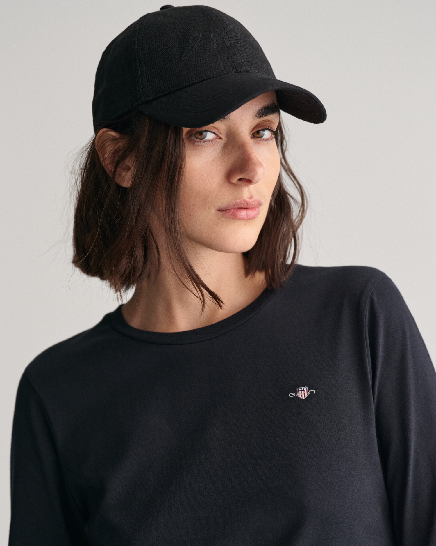 Gant Langarmshirt »REG SHIELD LS T-SHIRT«, kleine Logostickerei auf der Brust