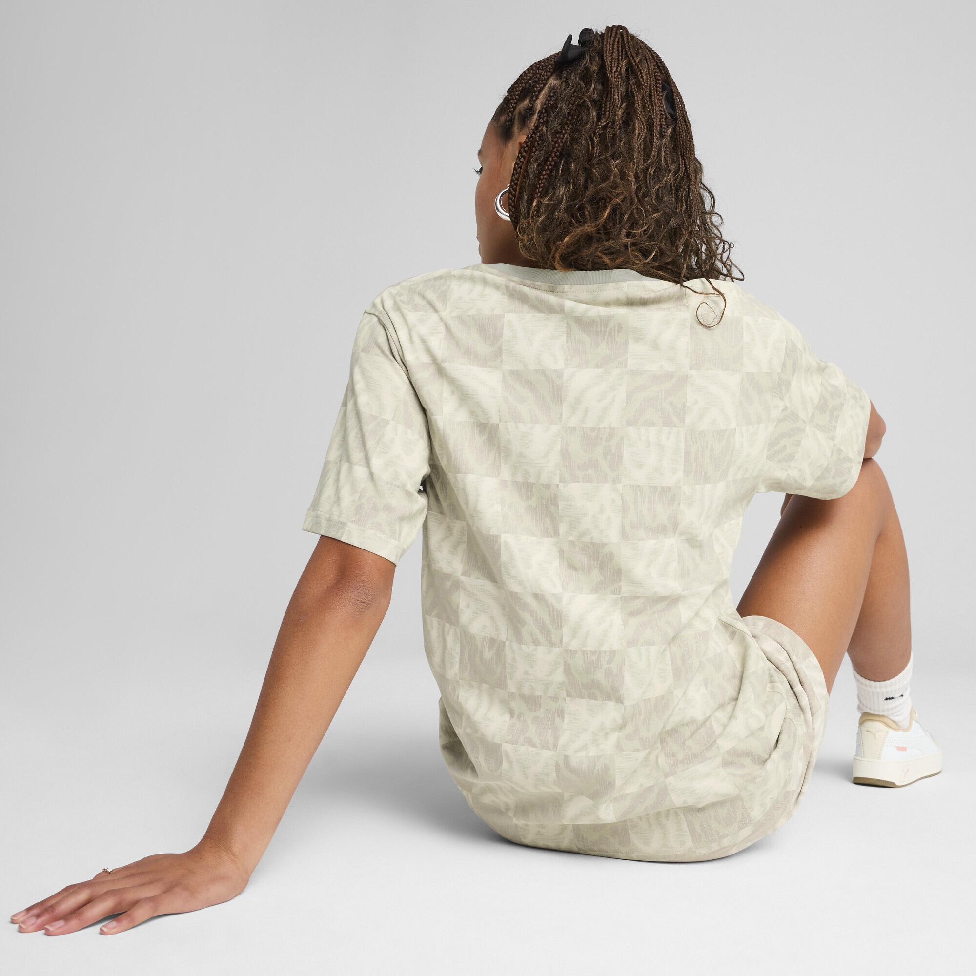 PUMA T-Shirt »ESS GRAPHIC Relaxed T-Shirt Damen«