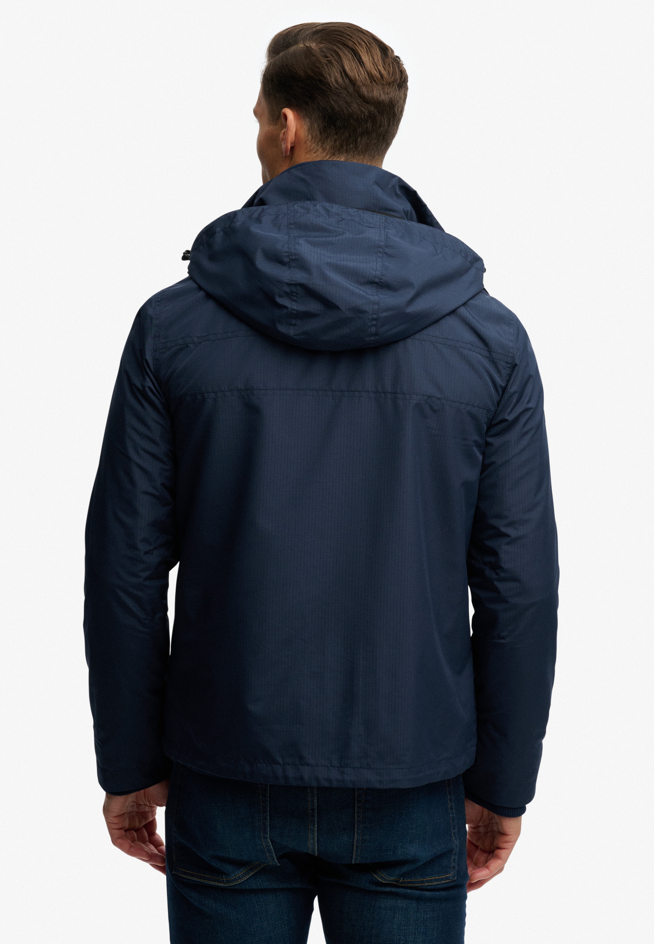 Superdry Windbreaker »HOODED MTN WINDBREAKER JACKET« mit Kapuze mit Markenlabel, aus Polyester und Kunstfaser, Regular Fit