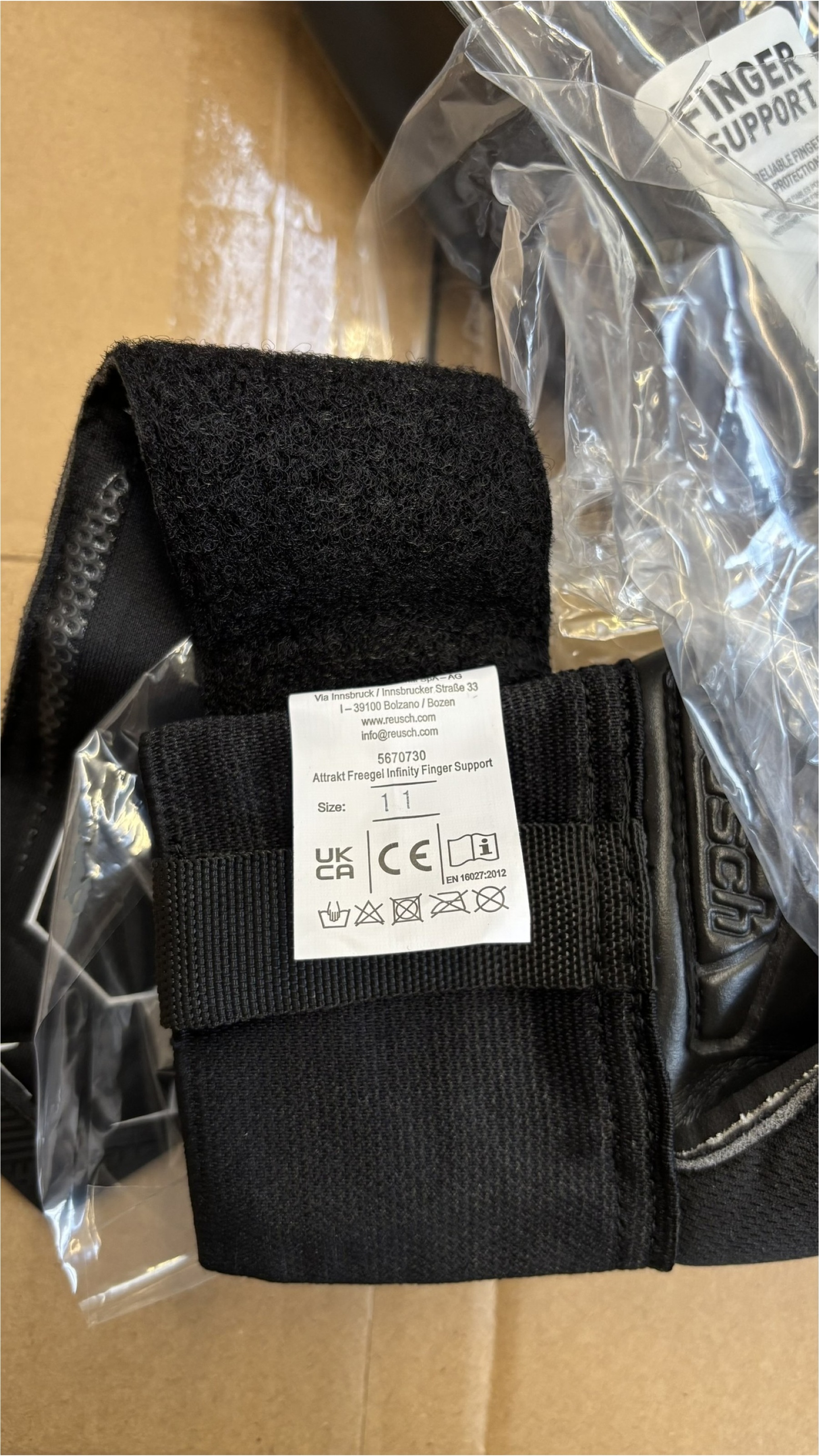 Reusch Torwarthandschuhe »Attrakt Freegel Infinity Finger Support« mit maximaler Sicherheit für die Finger