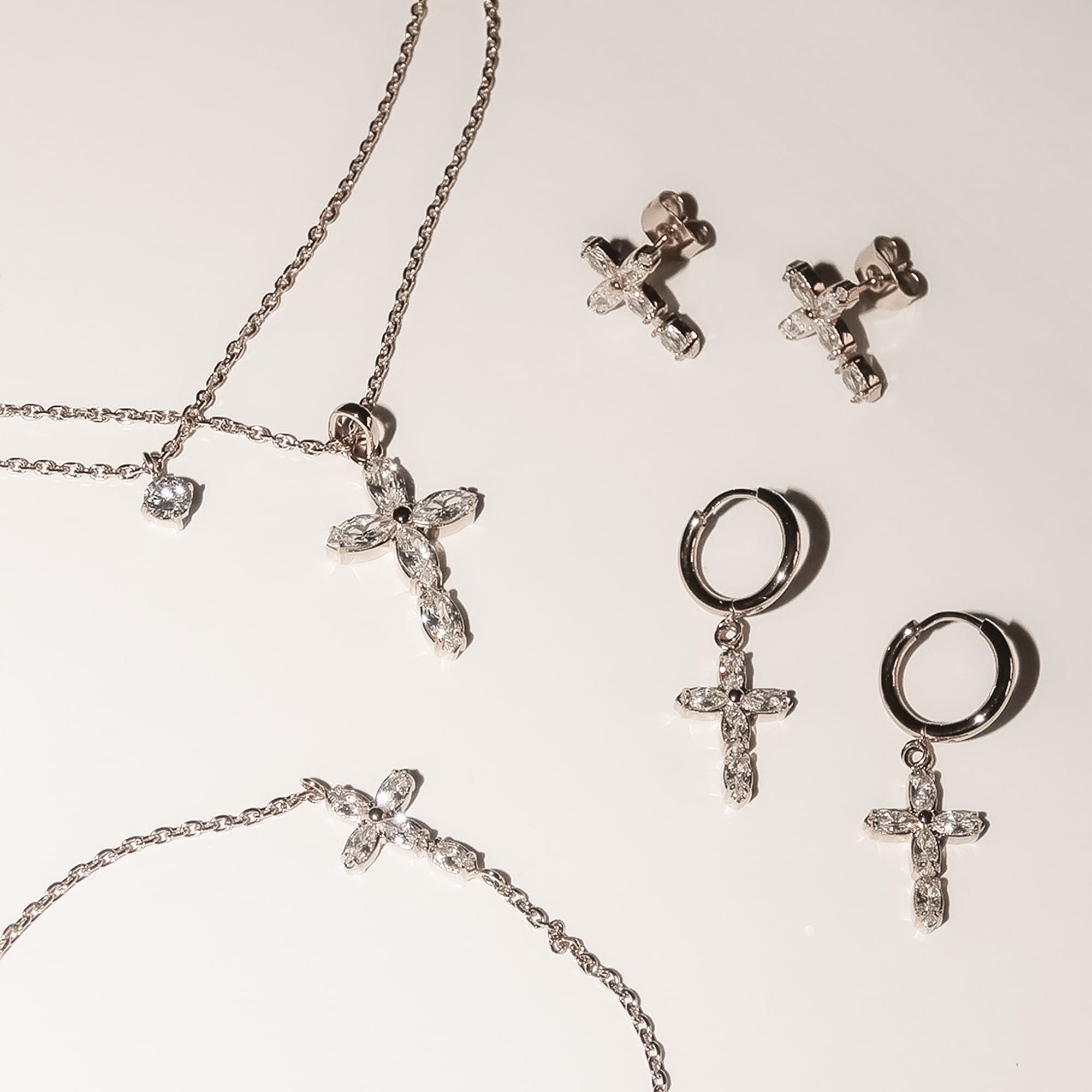 Tamaris Kette mit Anhänger »Cross, Kreuz«