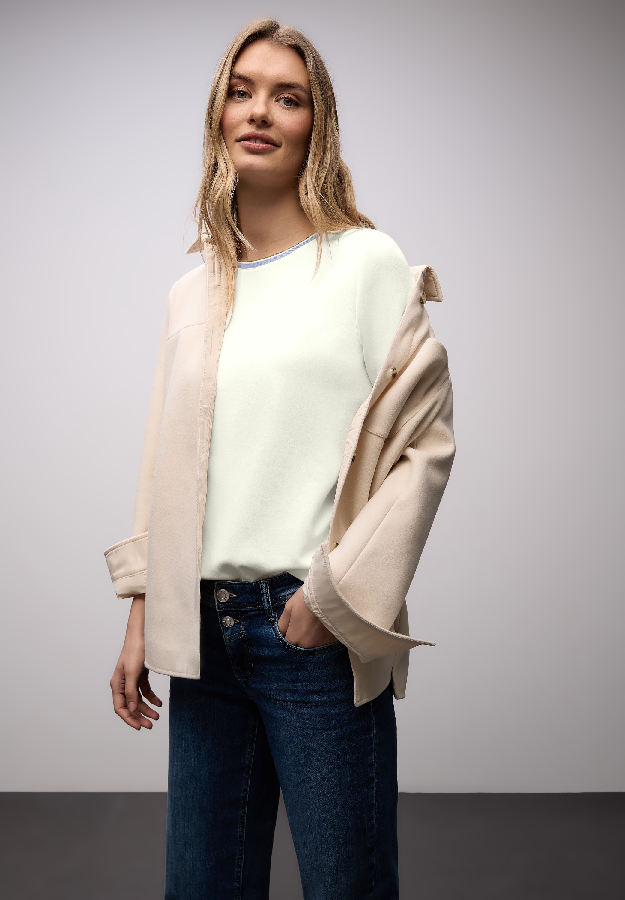 STREET ONE Rundhalsshirt mit Kontrastdetail am Rundhalsausschnitt