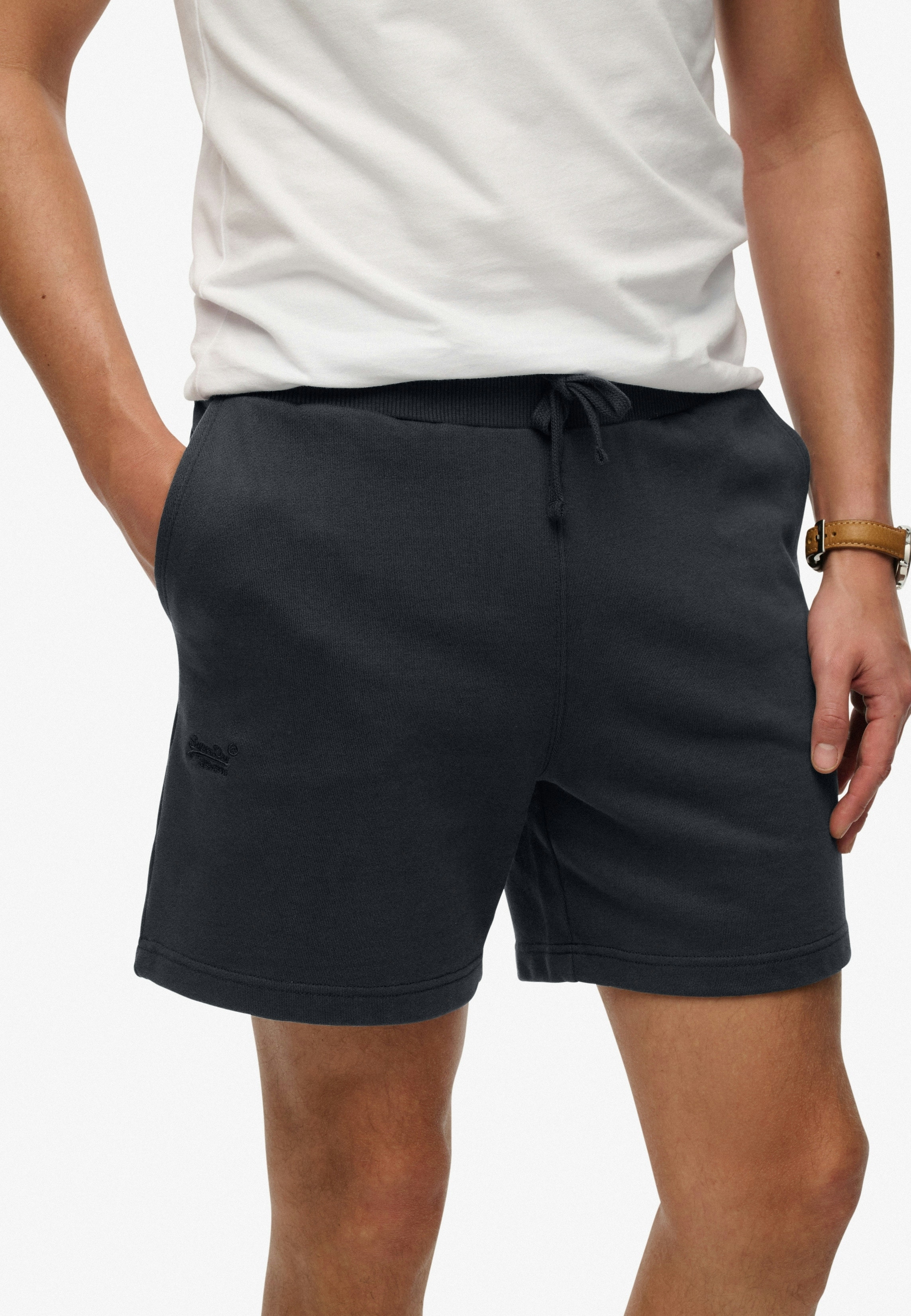 Superdry Sweatshorts "Essential Logo Classic Short" Relaxed Fit, Mit Gummizug, Knielange Form, Unifarben