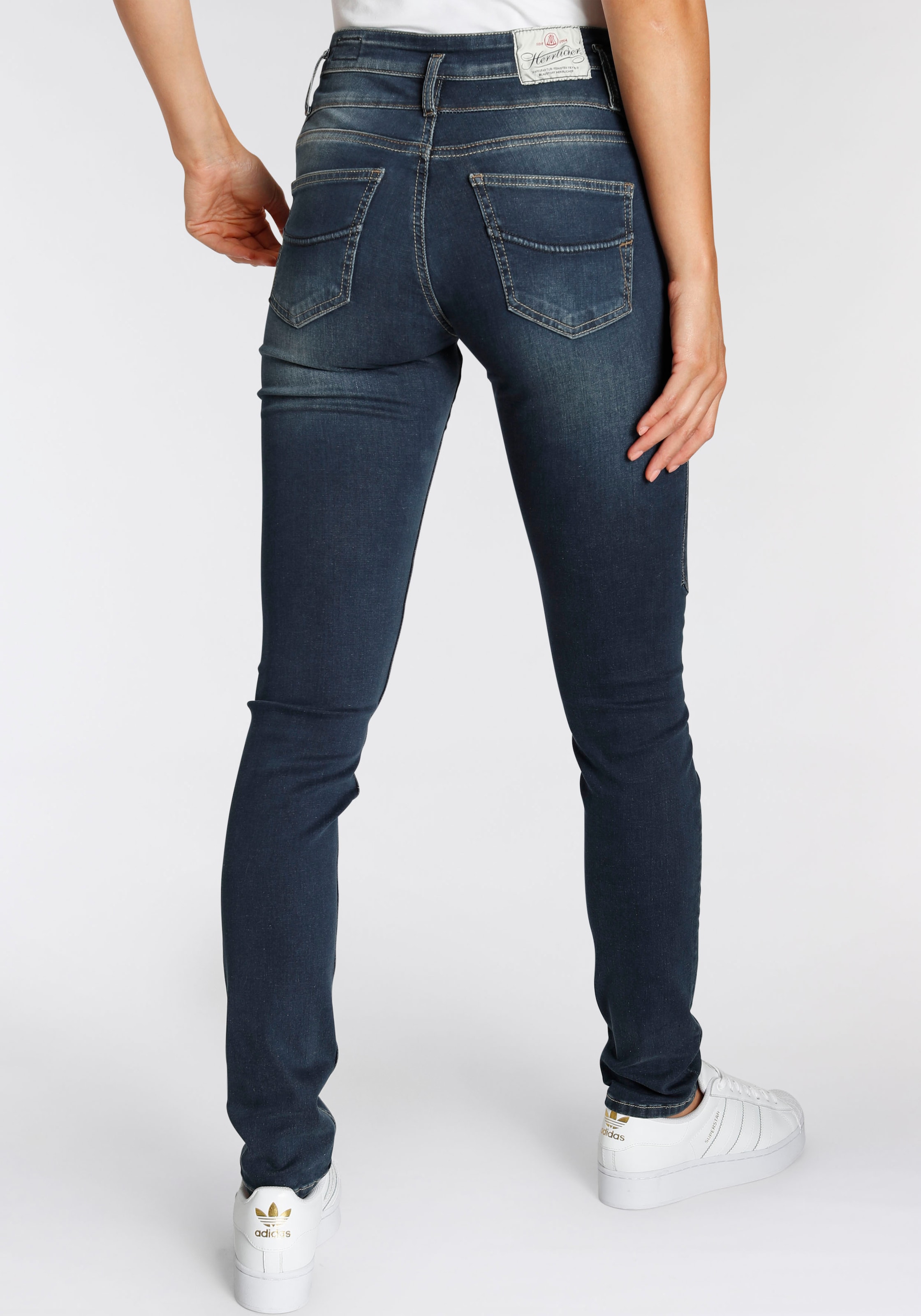 Herrlicher Slim-fit-Jeans »SHARP SLIM REUSED DENIM«, Nachhaltige Premium-Qualität enthält recyceltes Material