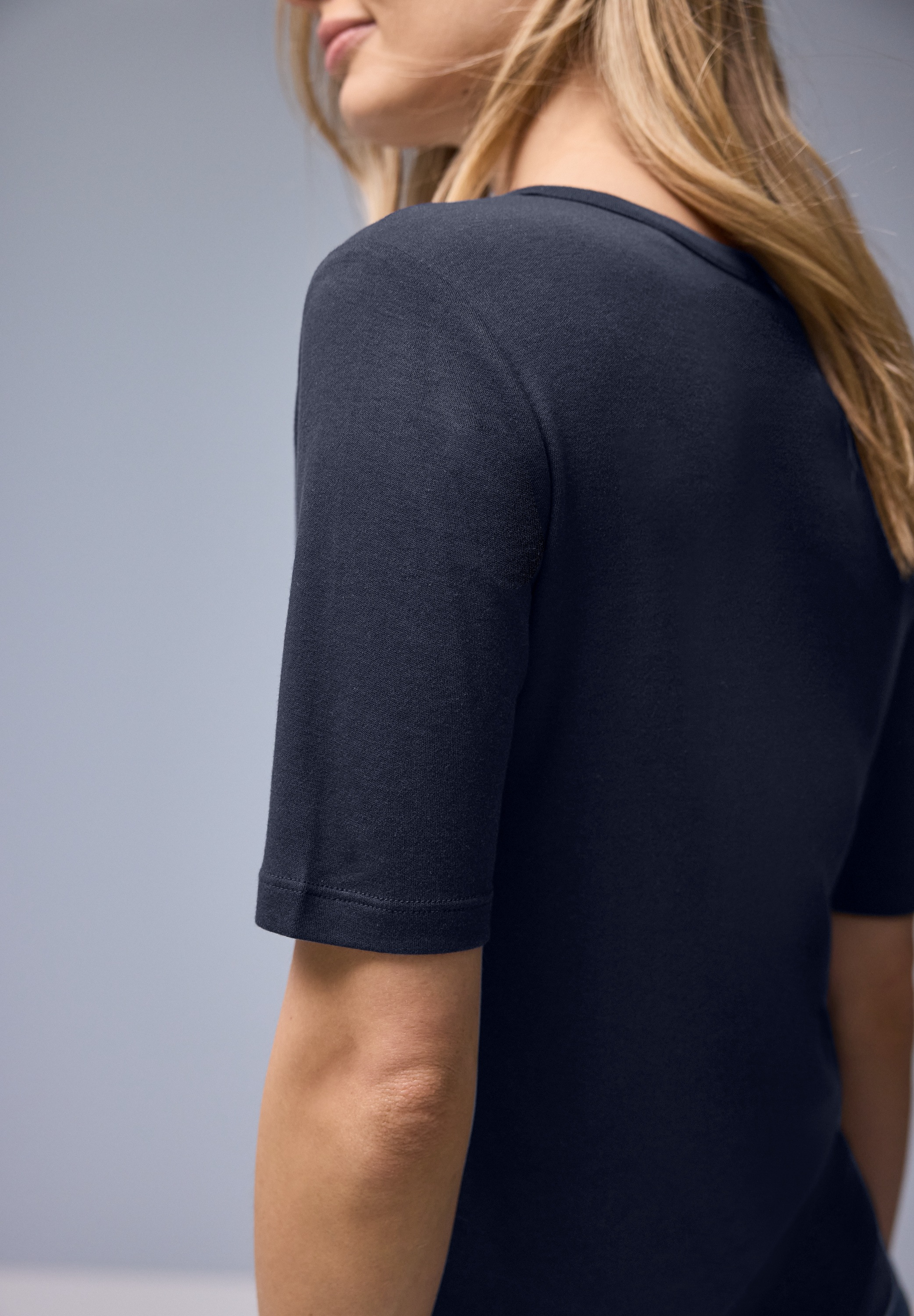 Thumbnail - STREET ONE Rundhalsshirt mit lässigem Splitneck - Halbarm