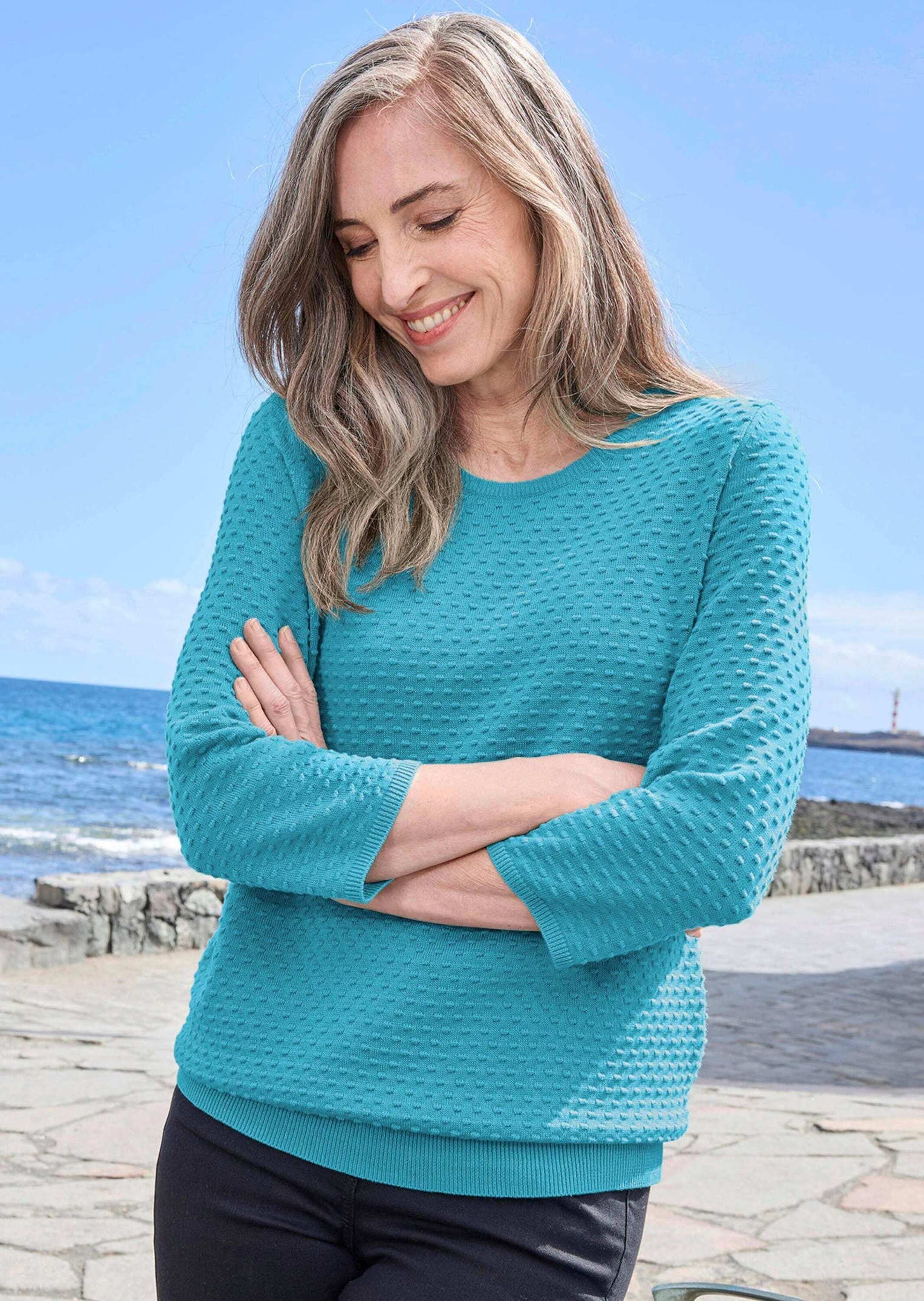 GOLDNER Rundhalspullover »Kurzgröße Strickpullover mit Pünktchenmuster«