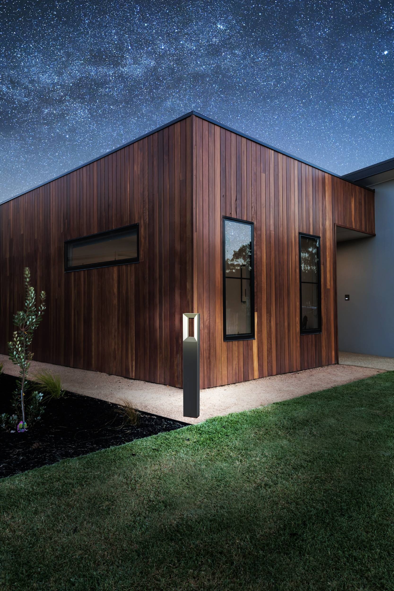 EGLO Stehlampe »Riforano Außen-Stehlampe, Aluminium-Guss und Kunststoff, Außenleuchte« LED-Modul 1 Stk. Warmweiß Stehleuchte - L11 x B6 x H77 cm - schwarz - 2X5W inkl.