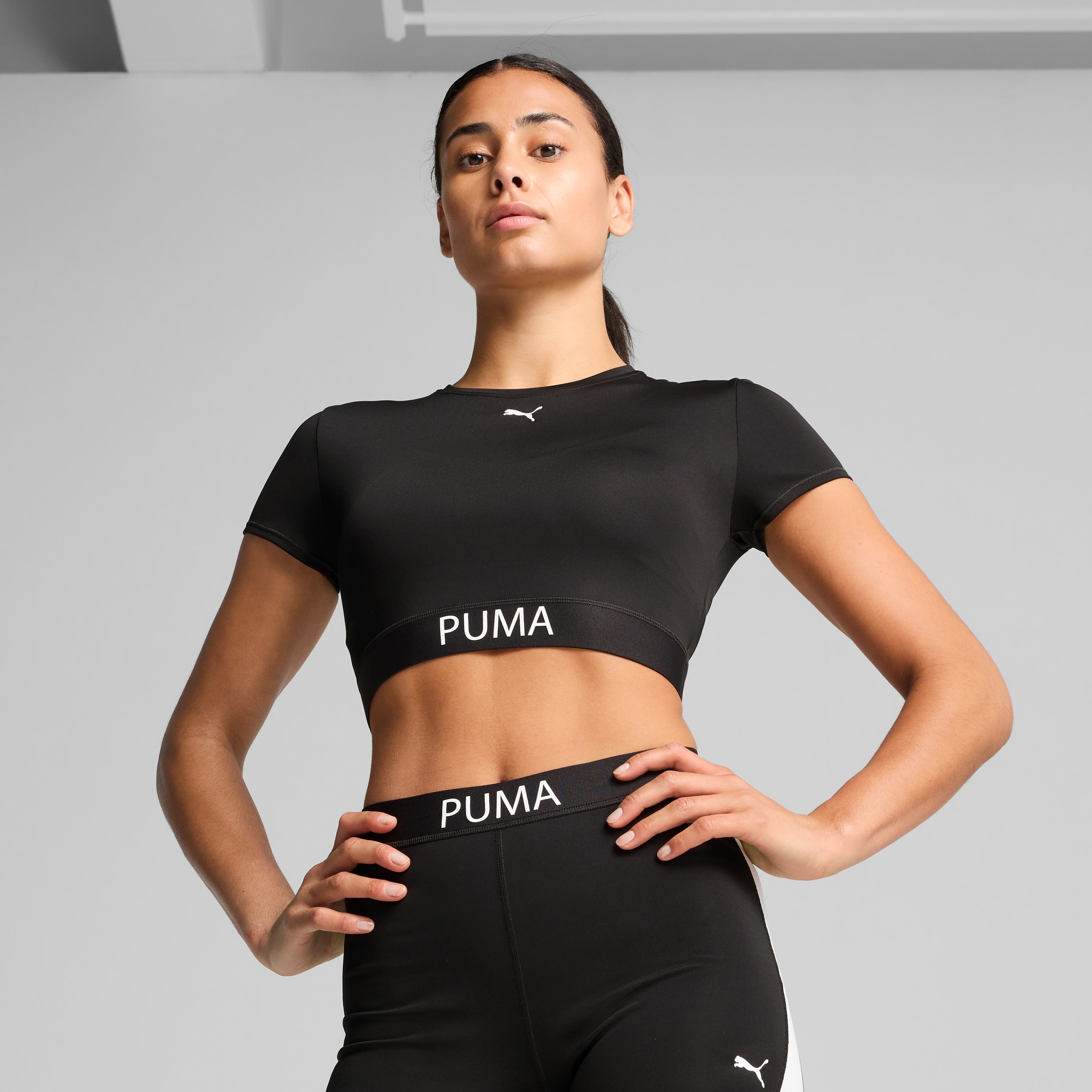 PUMA Trainingsshirt "W STRONG TEE - SHORT" Regular Fit, Rundhalsausschnitt, günstig online kaufen