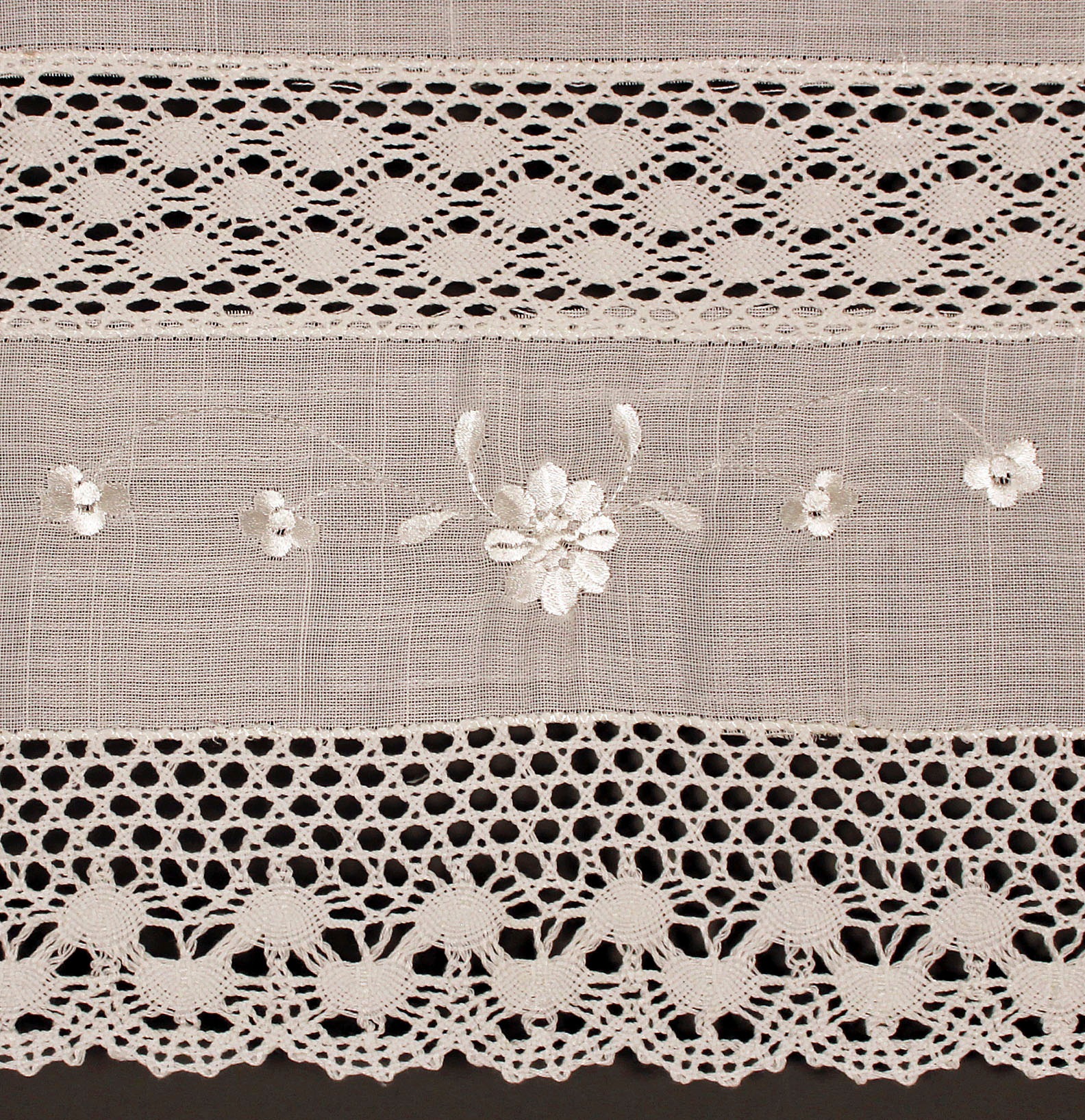 Thumbnail - HOSSNER - ART OF HOME DECO Gardine "Drachensee" Schlaufen 1 Stk. tlg. m. Spitze