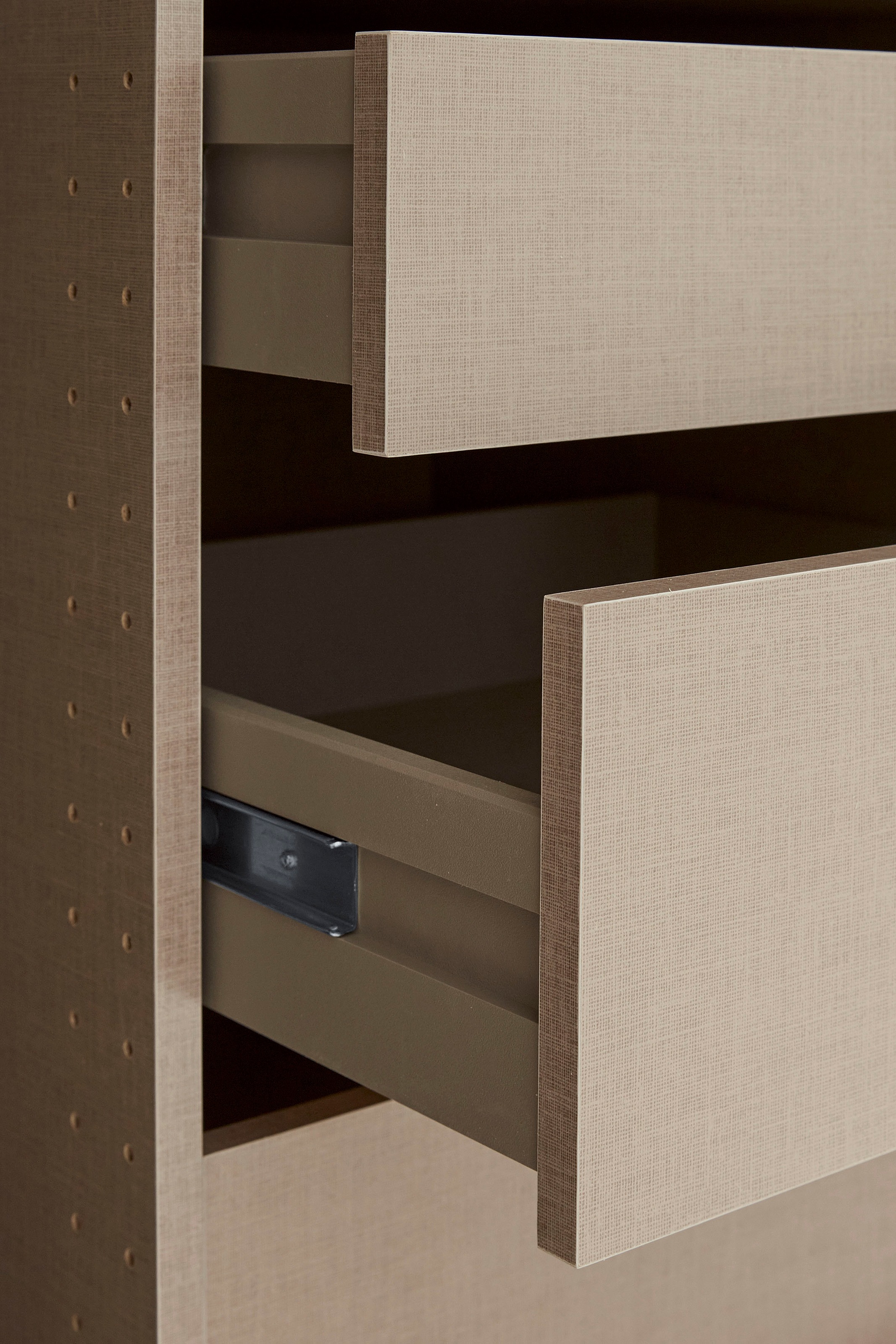 rauch Drehtürenschrank »Kleiderschrank Schrank Garderobe TOPSELLER OTELI inkl. Inneneinteilung«, (erhältlich in Breiten 91-360 cm, ab Breite 136cm inkl. Innenschubladen), mit zusätzlichen Einlegeböden, optional mit Spiegel MADE IN GERMANY