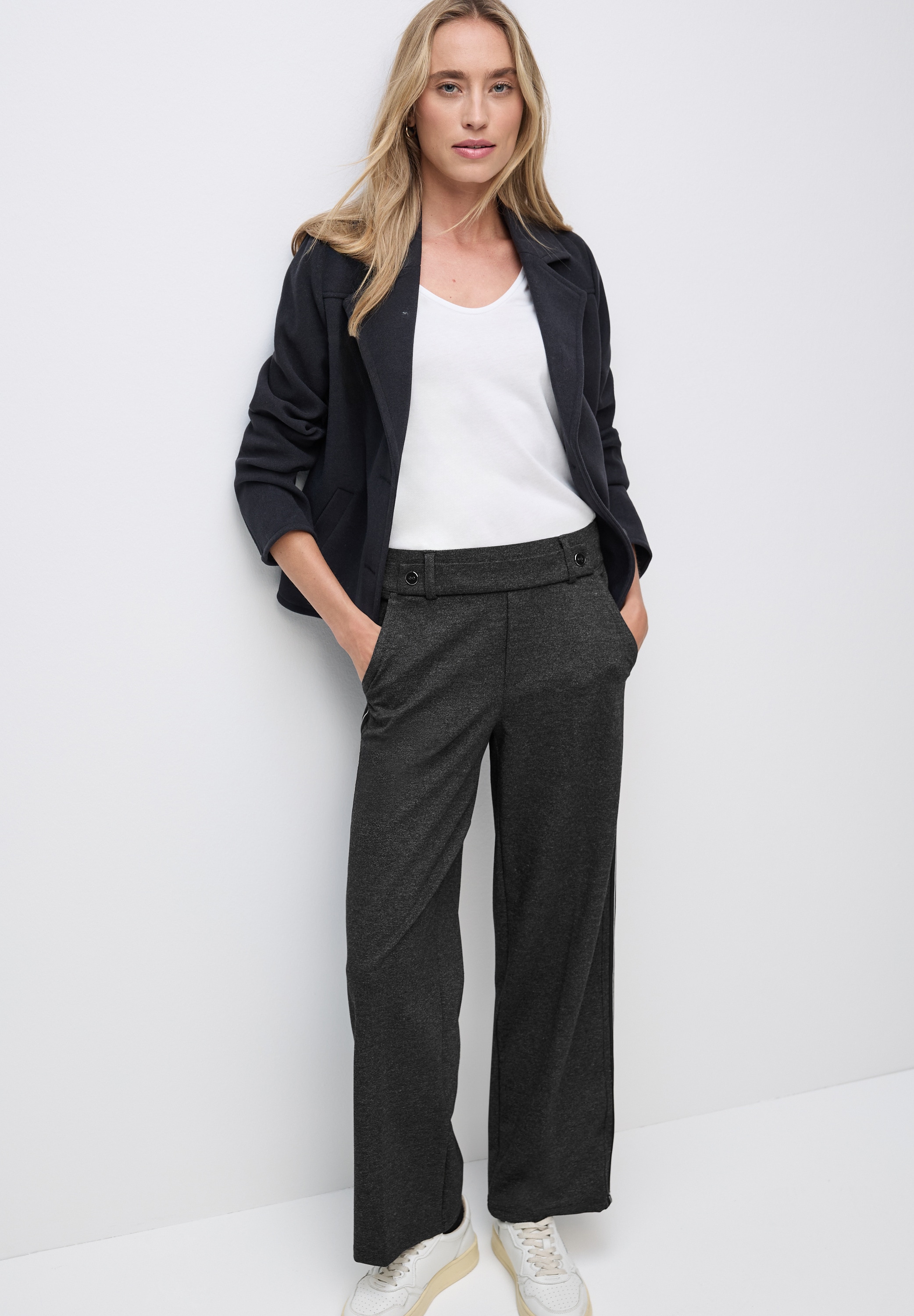 STREET ONE Stoffhose »QR Straight Leg Mela«, mit Tape und seitlichen Taschen
