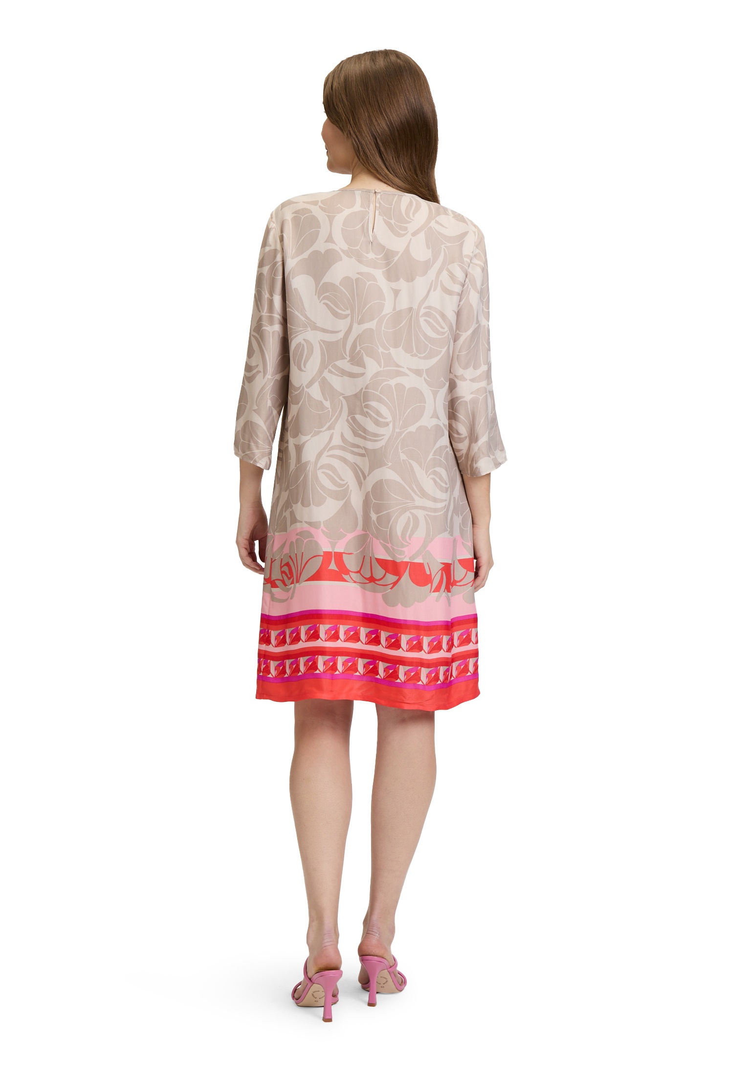 Betty Barclay Sommerkleid »Betty Barclay Sommerkleid mit Rundhalsausschnitt«, Form