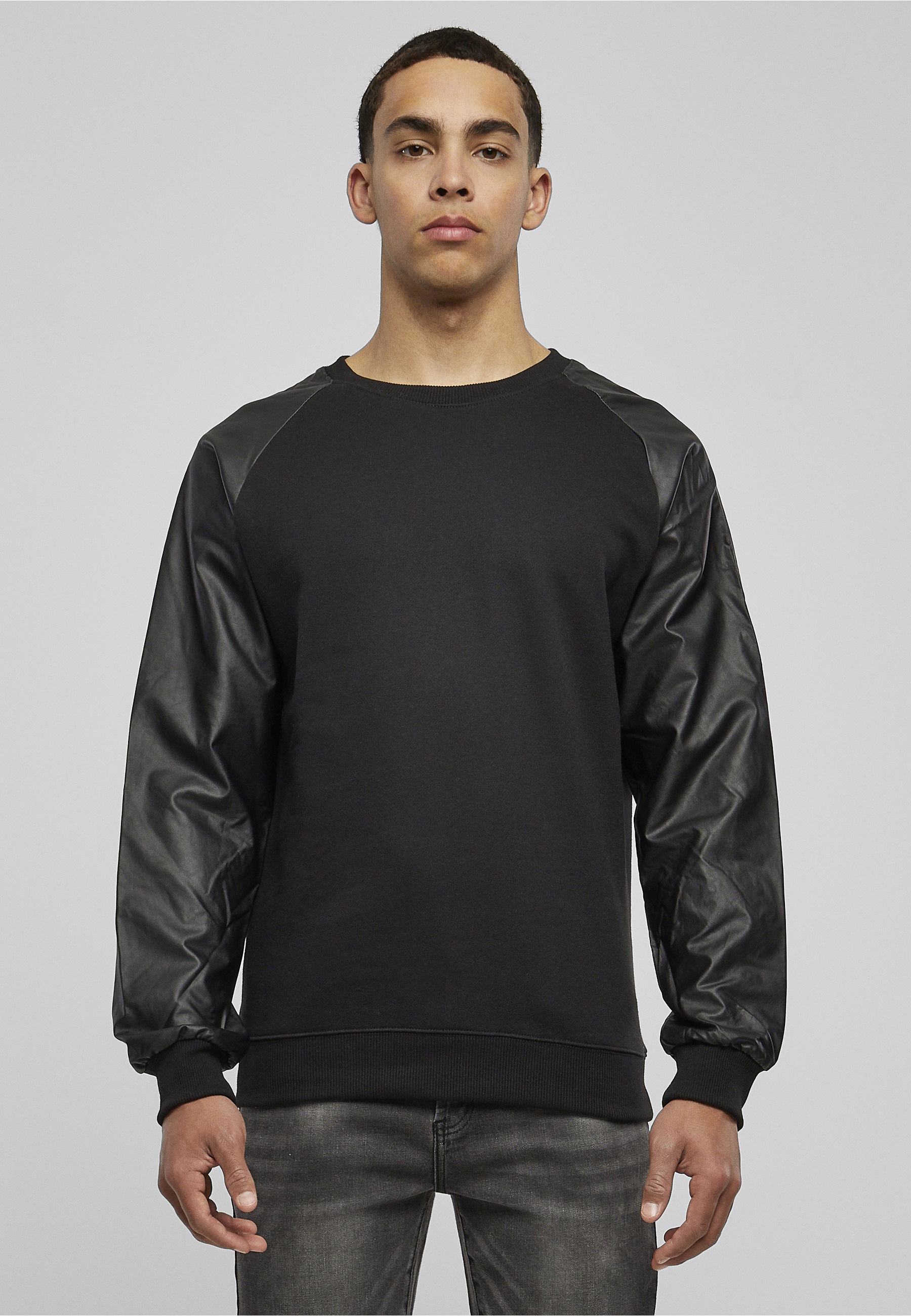 URBAN CLASSICS Sweatshirt »Urban Classics Herren Raglan Leather Imitation Crew«, 1 Stk.

