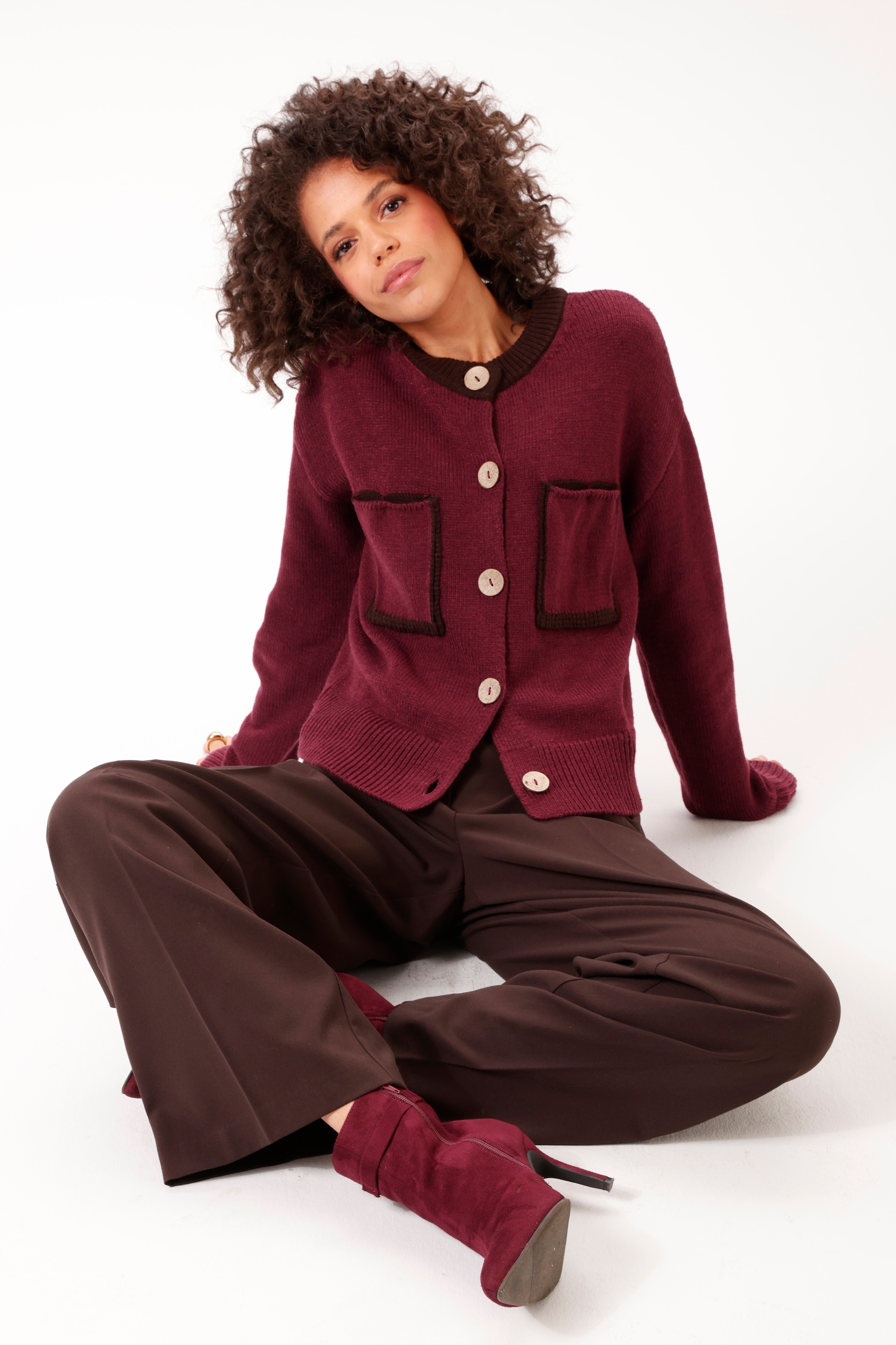 Aniston CASUAL Strickjacke mit dekorativen Knöpfen in Holzoptik zu schließen - NEUE KOLLEKTION