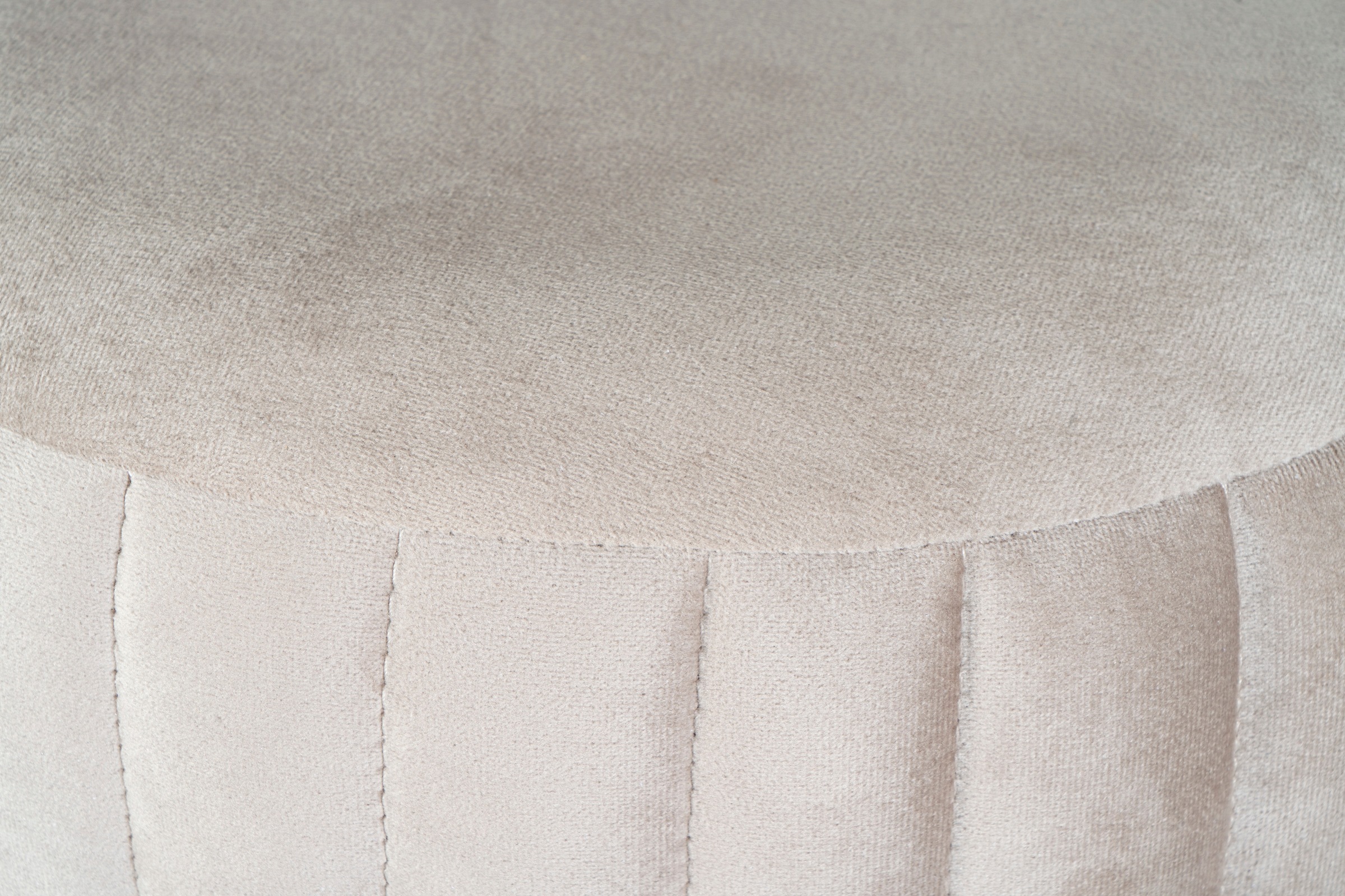 Kayoom Sitzhocker »Hocker Doric, trendiger Look, ästhetische Farbgebung, schöne Steppung« 1 Stk. tlg. komfortabel, hochqualitativ, pflegeleicht, liebevolle Verarbeitung