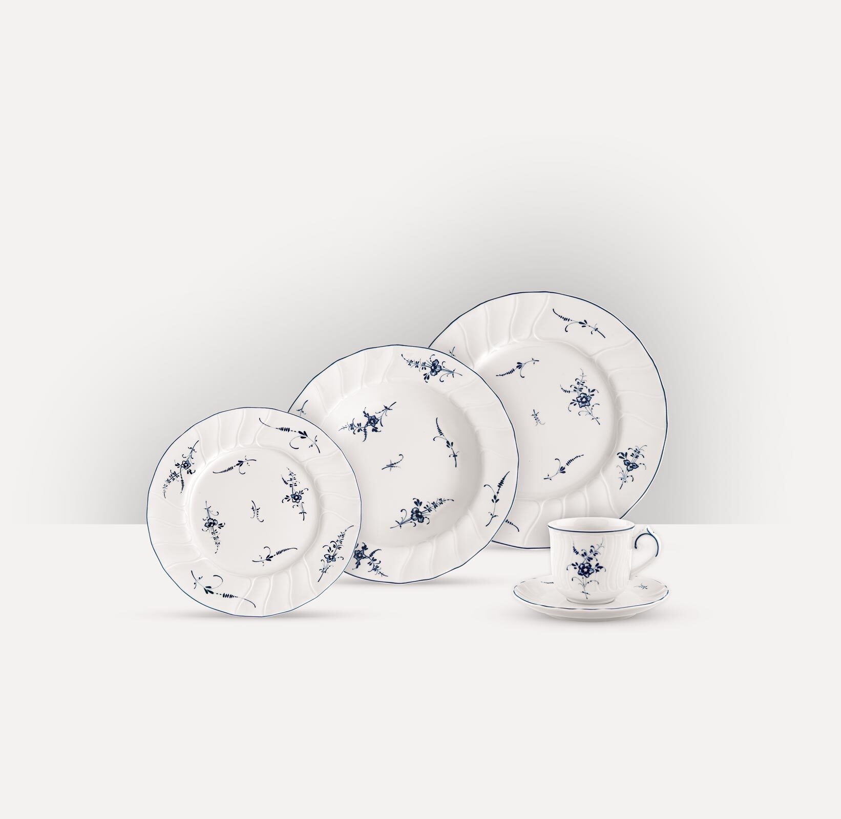 Villeroy & Boch Geschirr-Set »Kombiservice Vieux Luxembourg 30er Set weiß-blau« Spülmaschinengeeignet, Mikrowellengeeignet