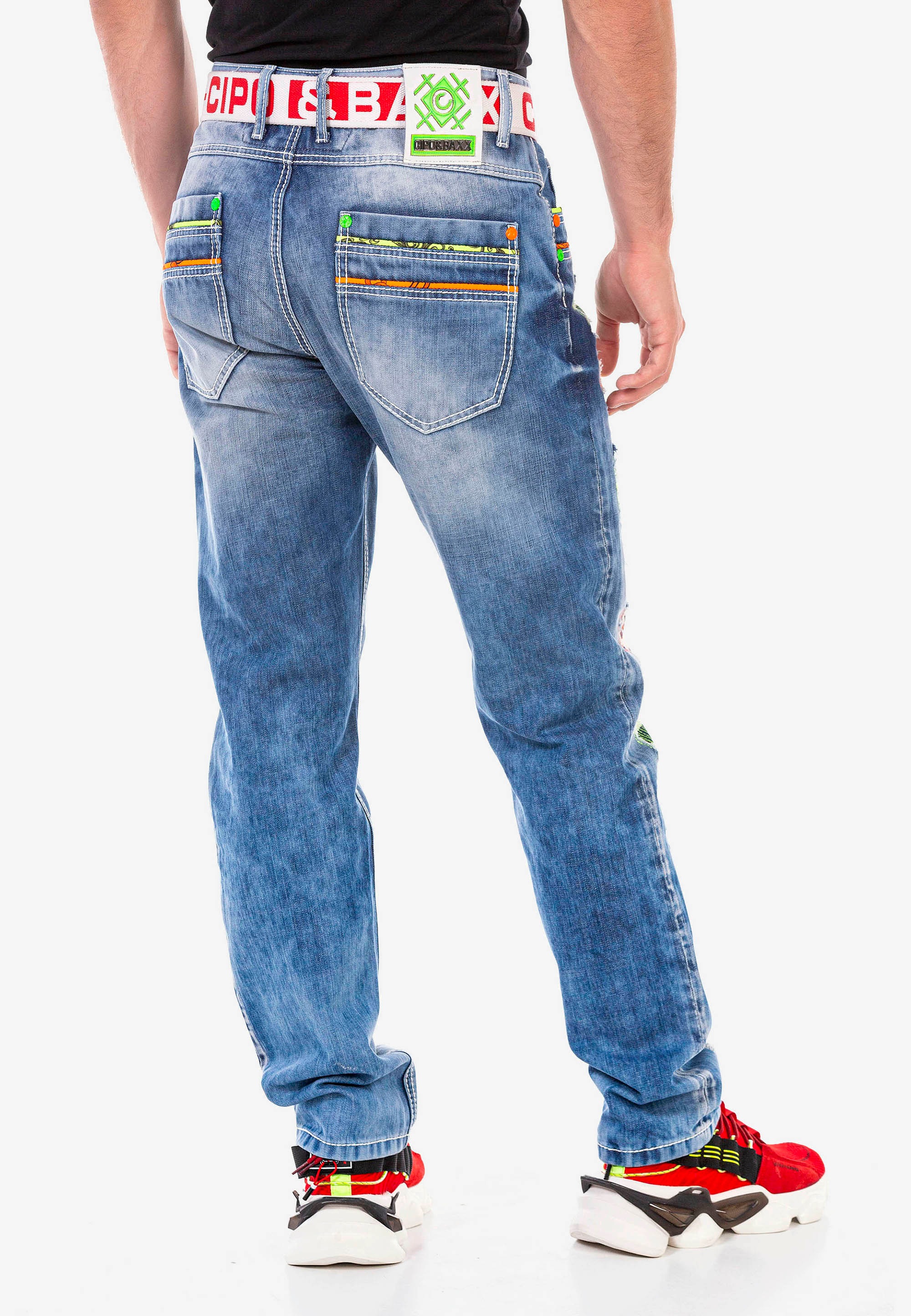 Cipo & Baxx Straight-Jeans, mit farbigen Destroyed-Details