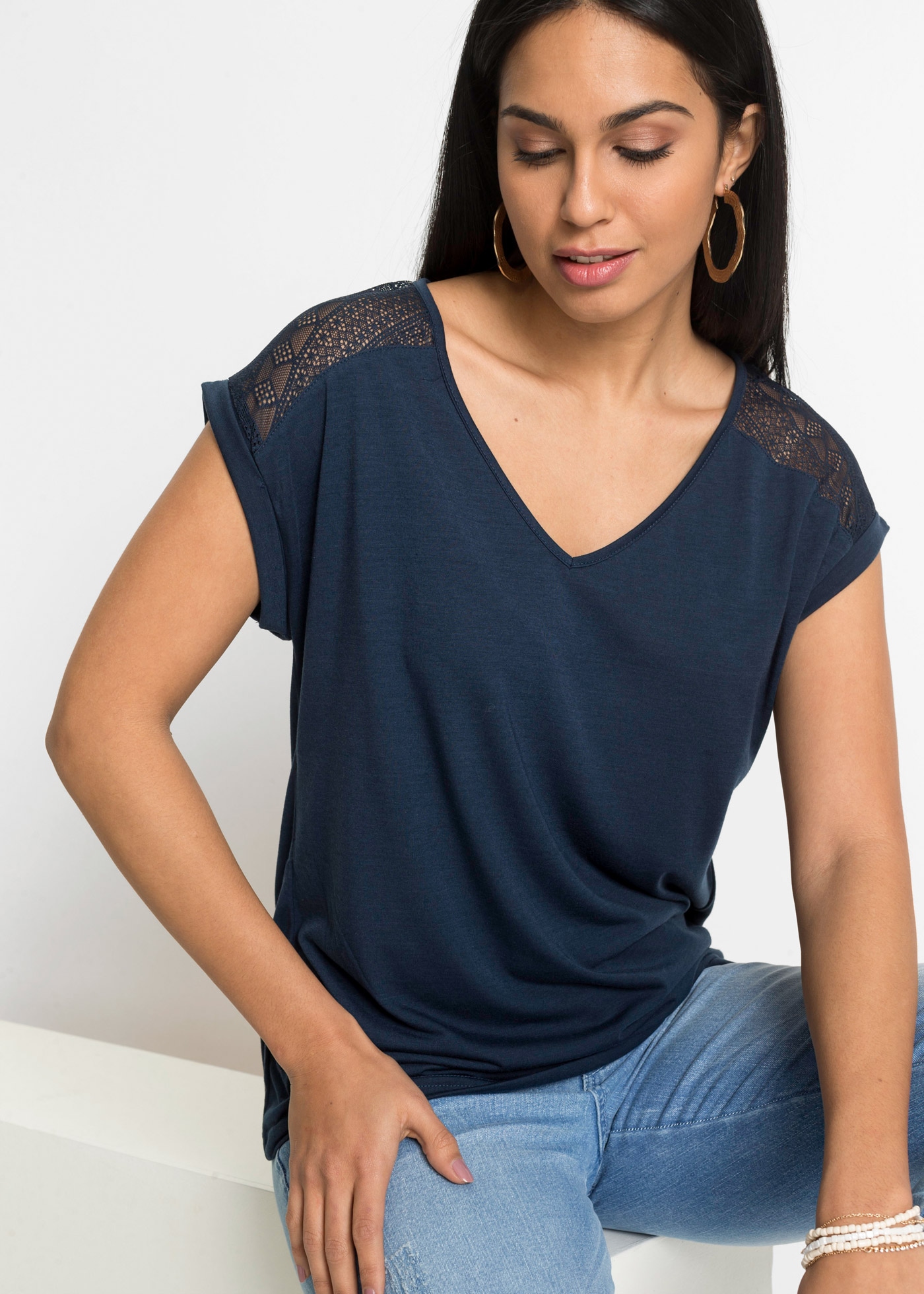 bonprix T-Shirt »Shirt aus Viskose-Mix« lockere Passform, Kurzarm, aus Viskose-Mix, mit hochwertiger Spitze