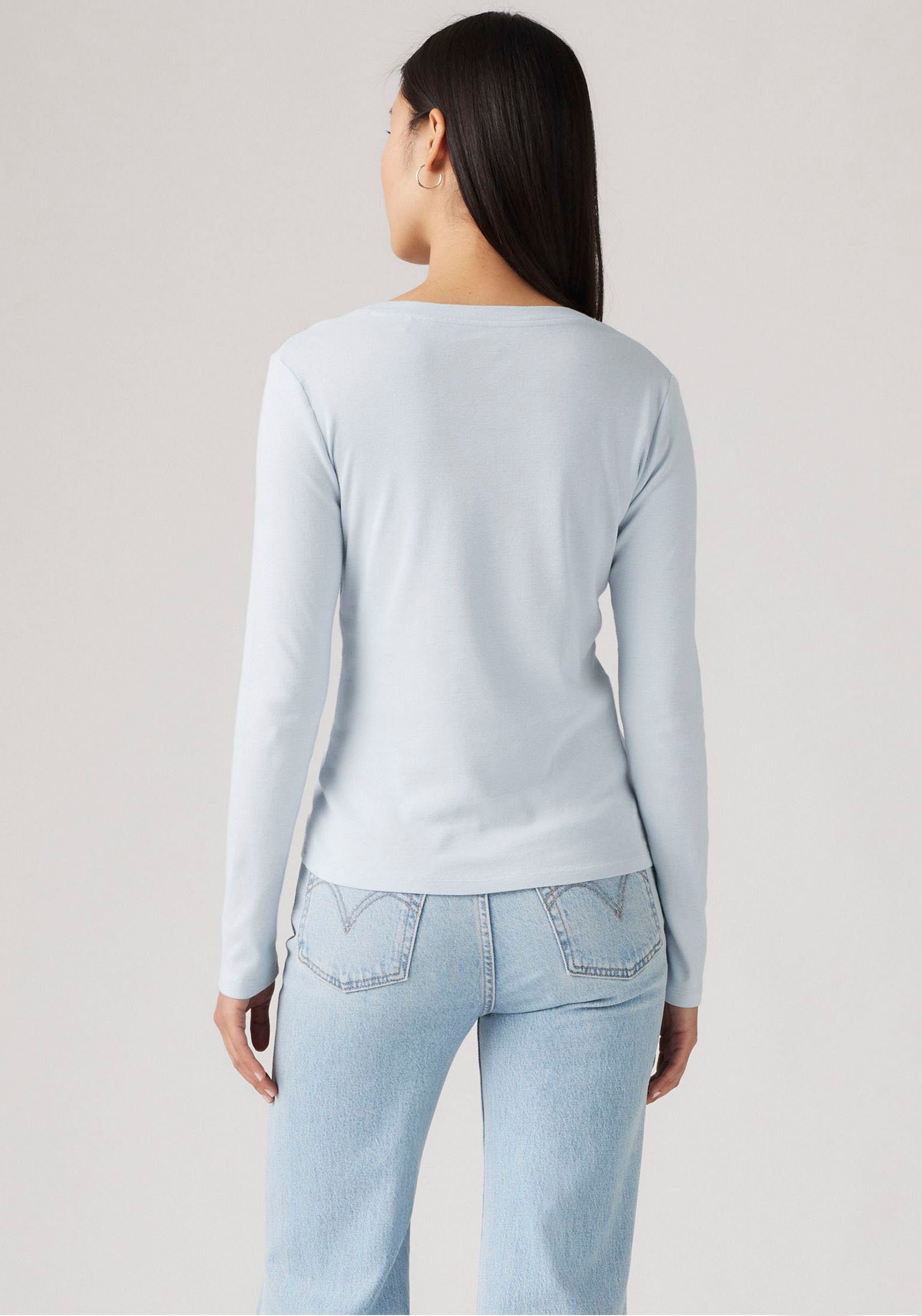 Levi's® Langarmshirt »ESSENTIAL HM LS VNECK«, mit Logo Stickerei