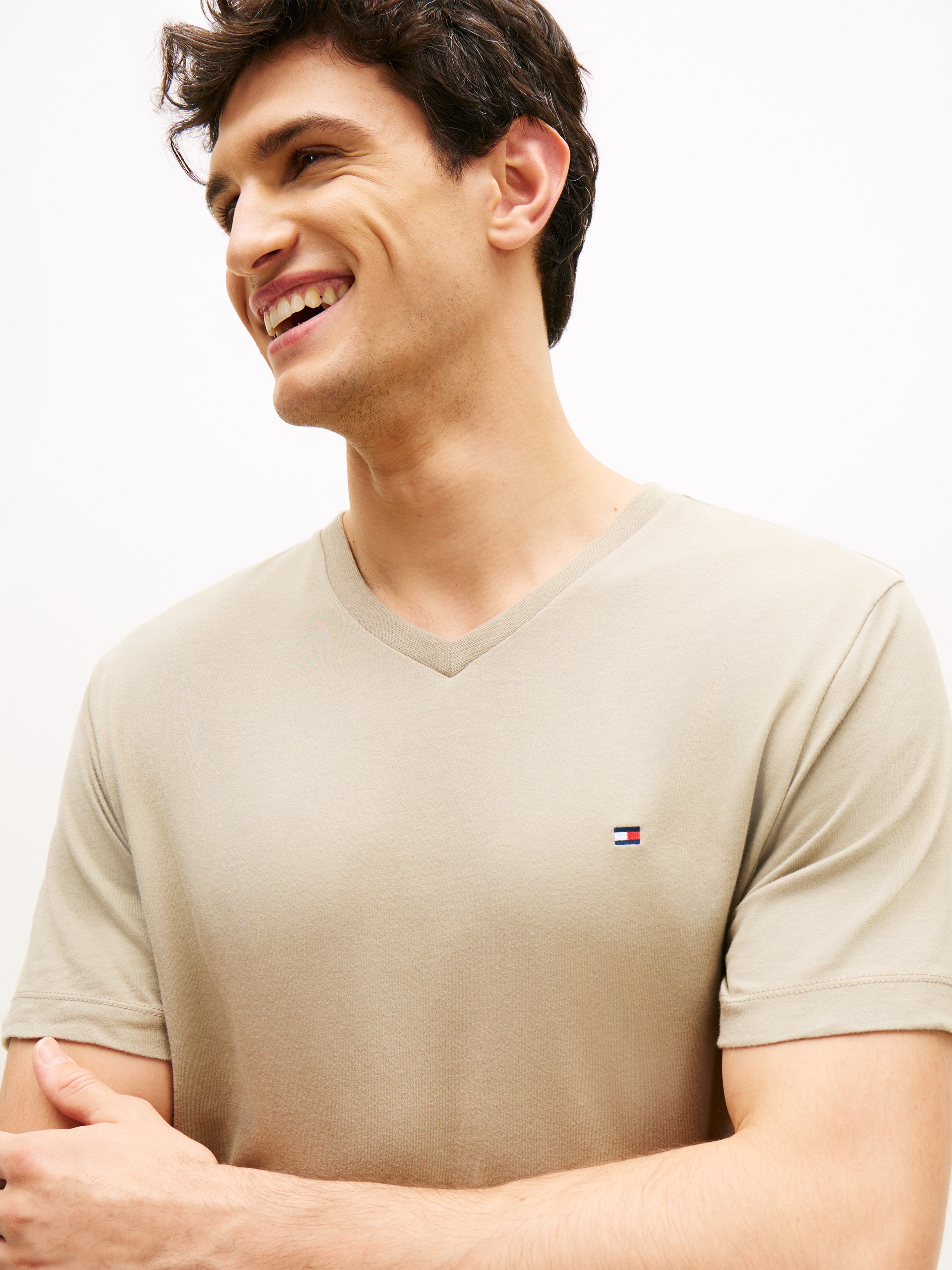 Tommy Hilfiger V-Shirt "ESSENTIAL V-NECK TEE mit V-Ausschnitt und Markenlab günstig online kaufen