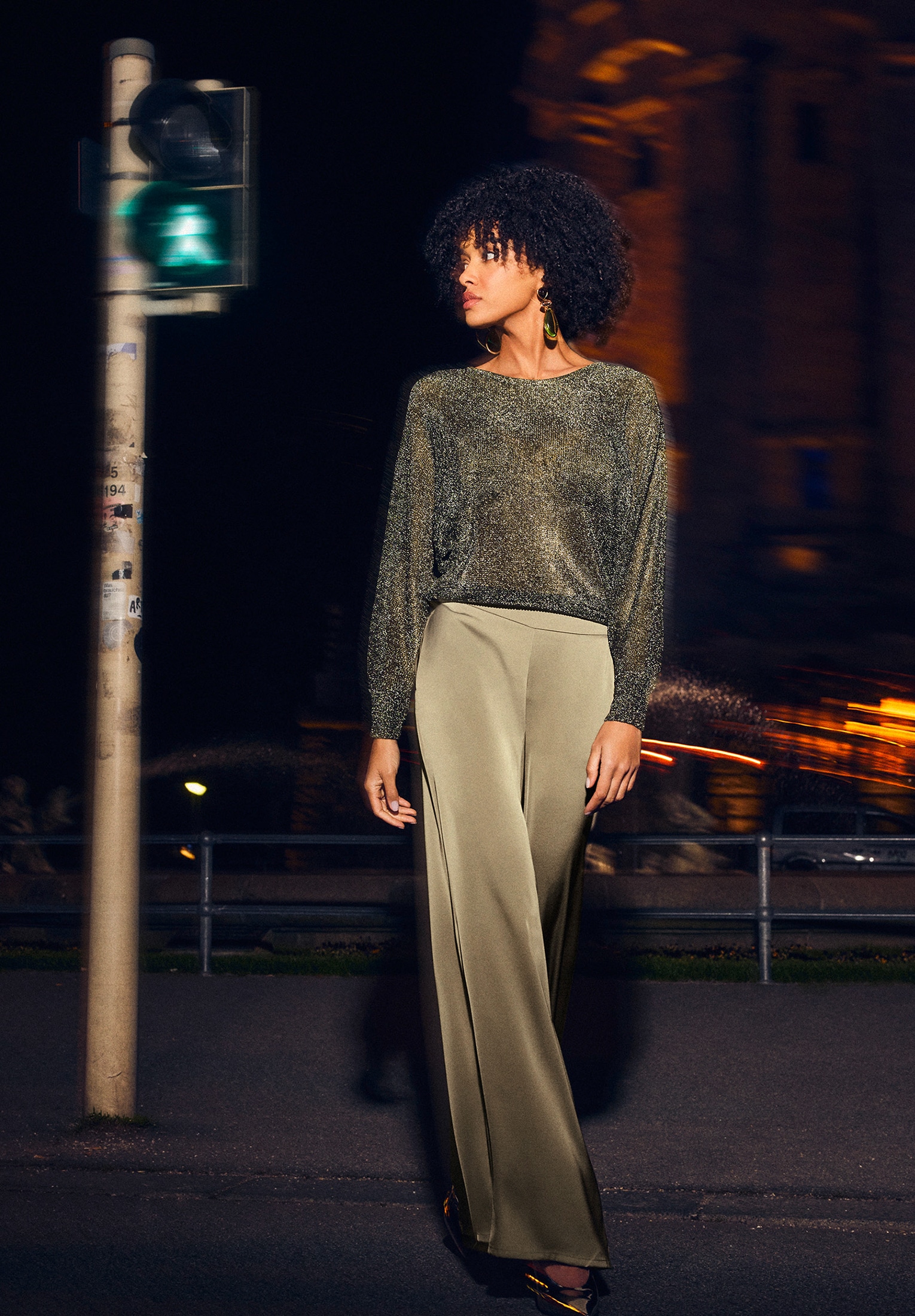 Vera Mont Stoffhose »Vera Mont Modern fit Hose mit Taschen«, Material