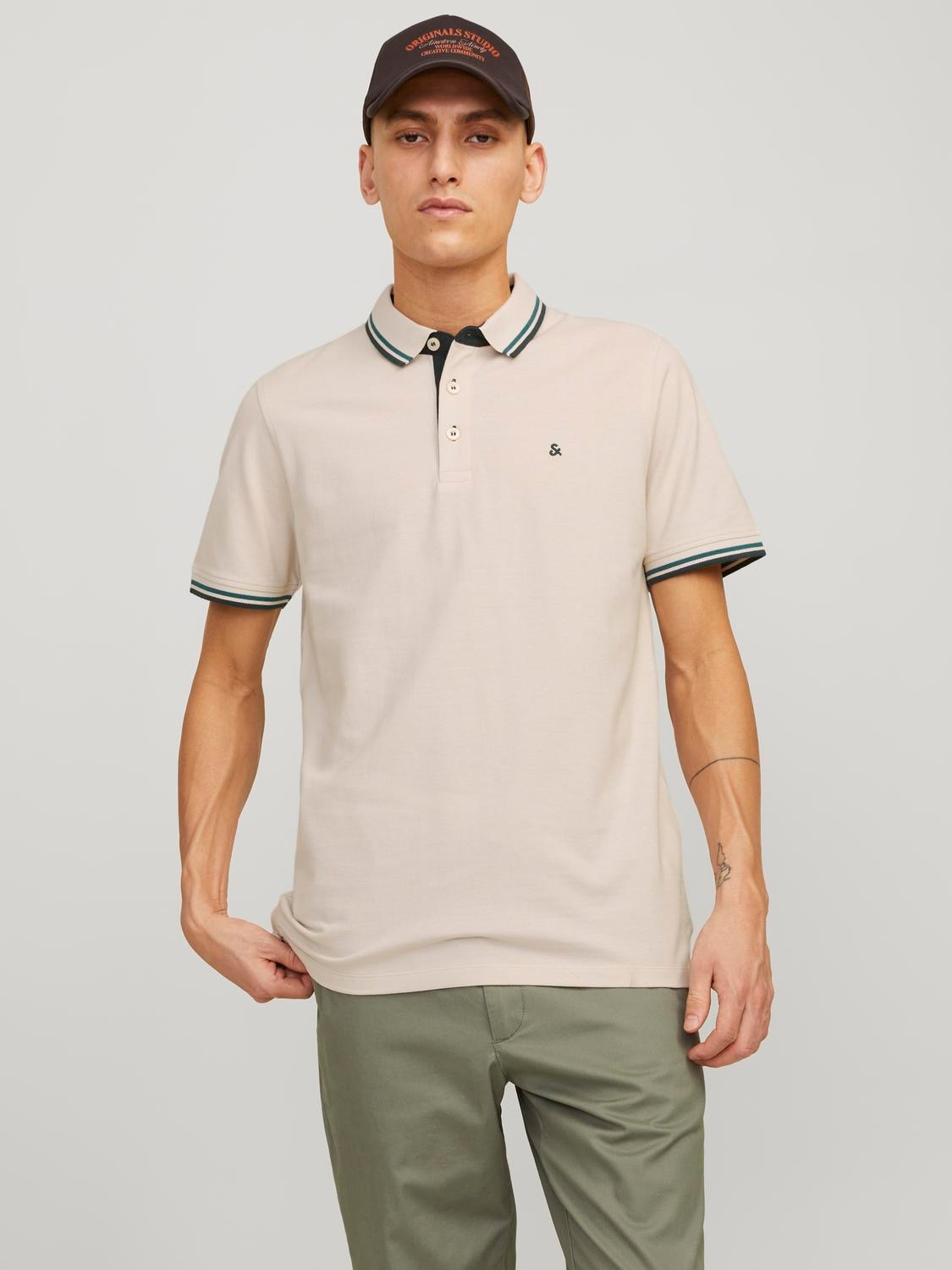 Jack & Jones Poloshirt "JJEPAULOS Poloshirt mit klassischem Kragen und figurbetonter Form" Logostickerei, modisch, schmal, Baumwolle, Polokragen