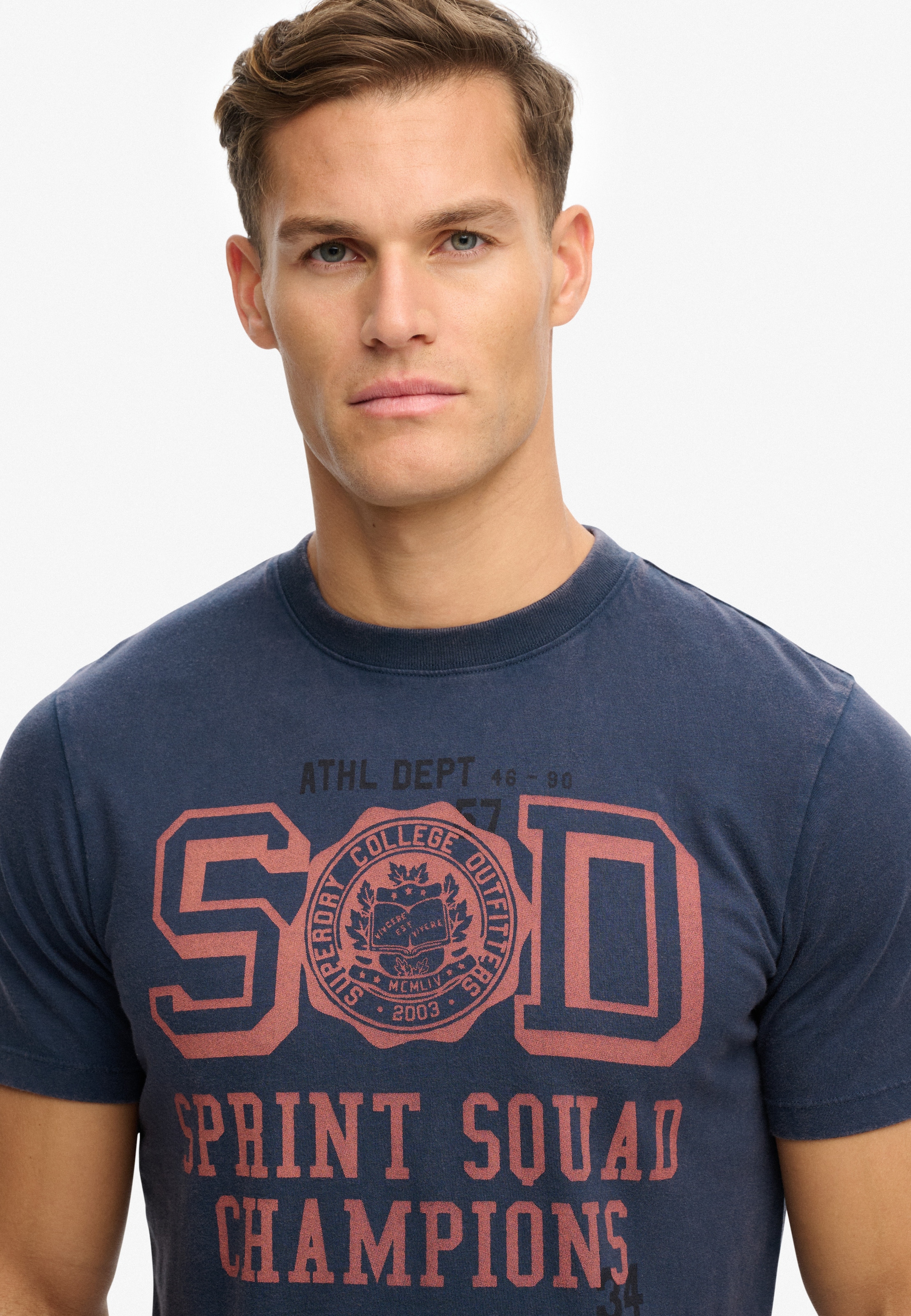 Superdry Rundhalsshirt »VINTAGE PREP RELAXED TEE« mit coolem Rissdruck