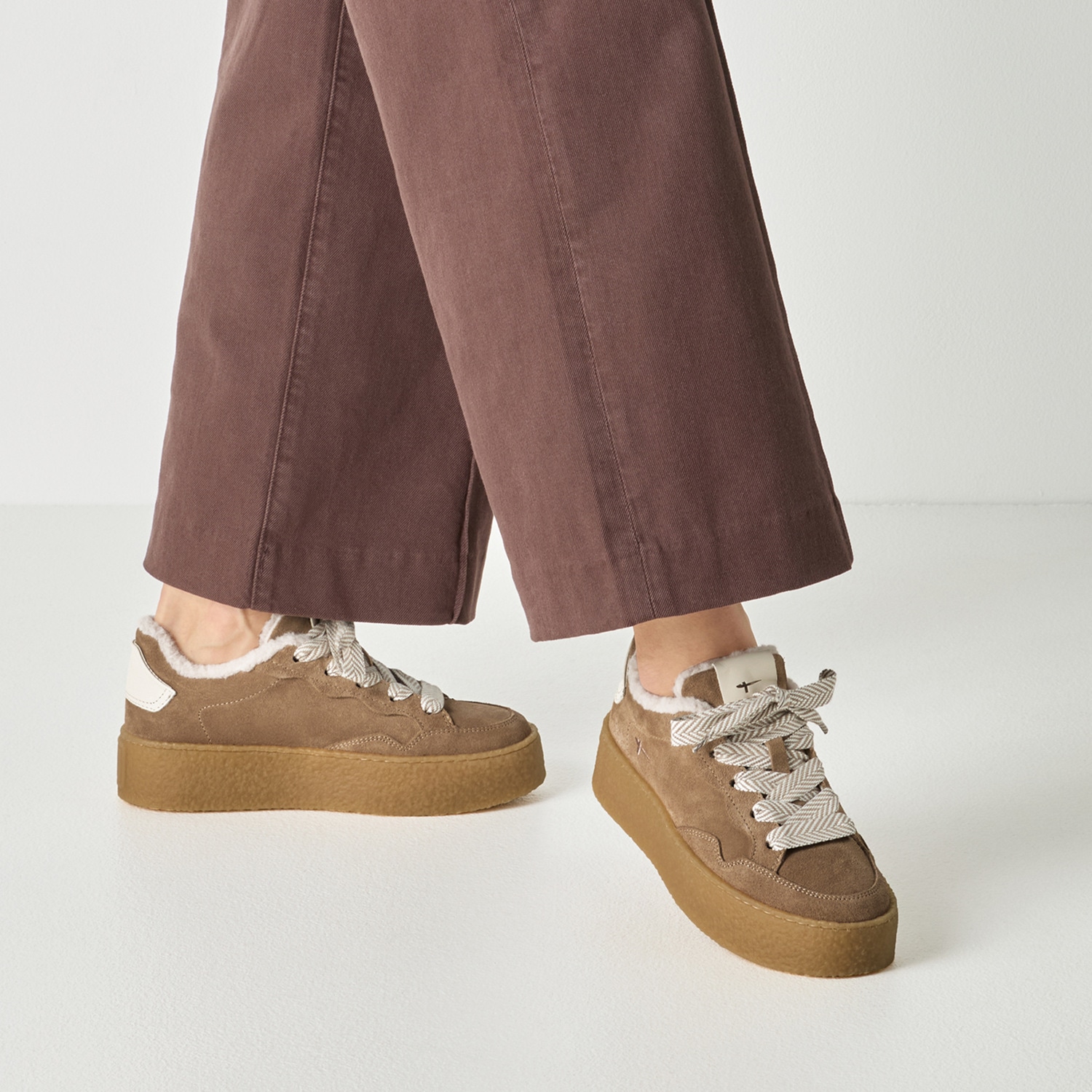 Tamaris Plateausneaker  Freizeitschuh, Halbschuh, Schnürschuh mit Ziernähten