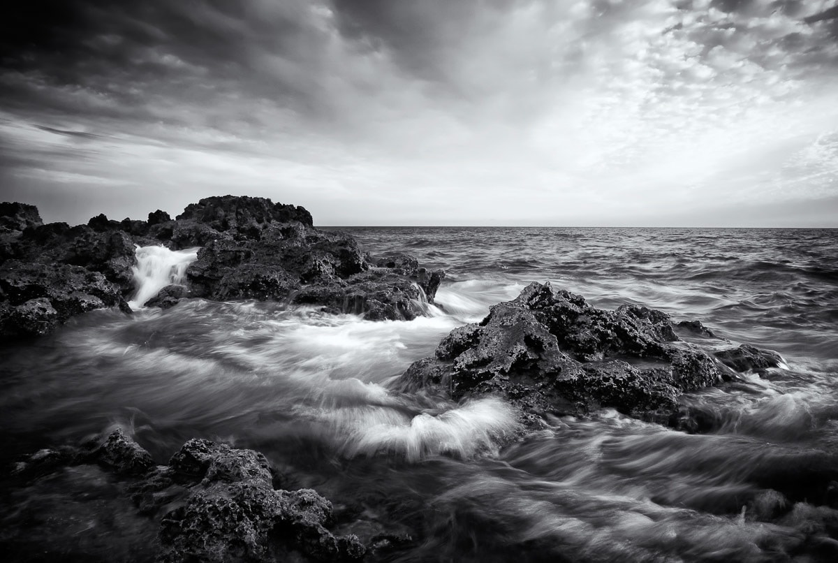 Papermoon Fototapete »Seelandschaft mit Wellen«