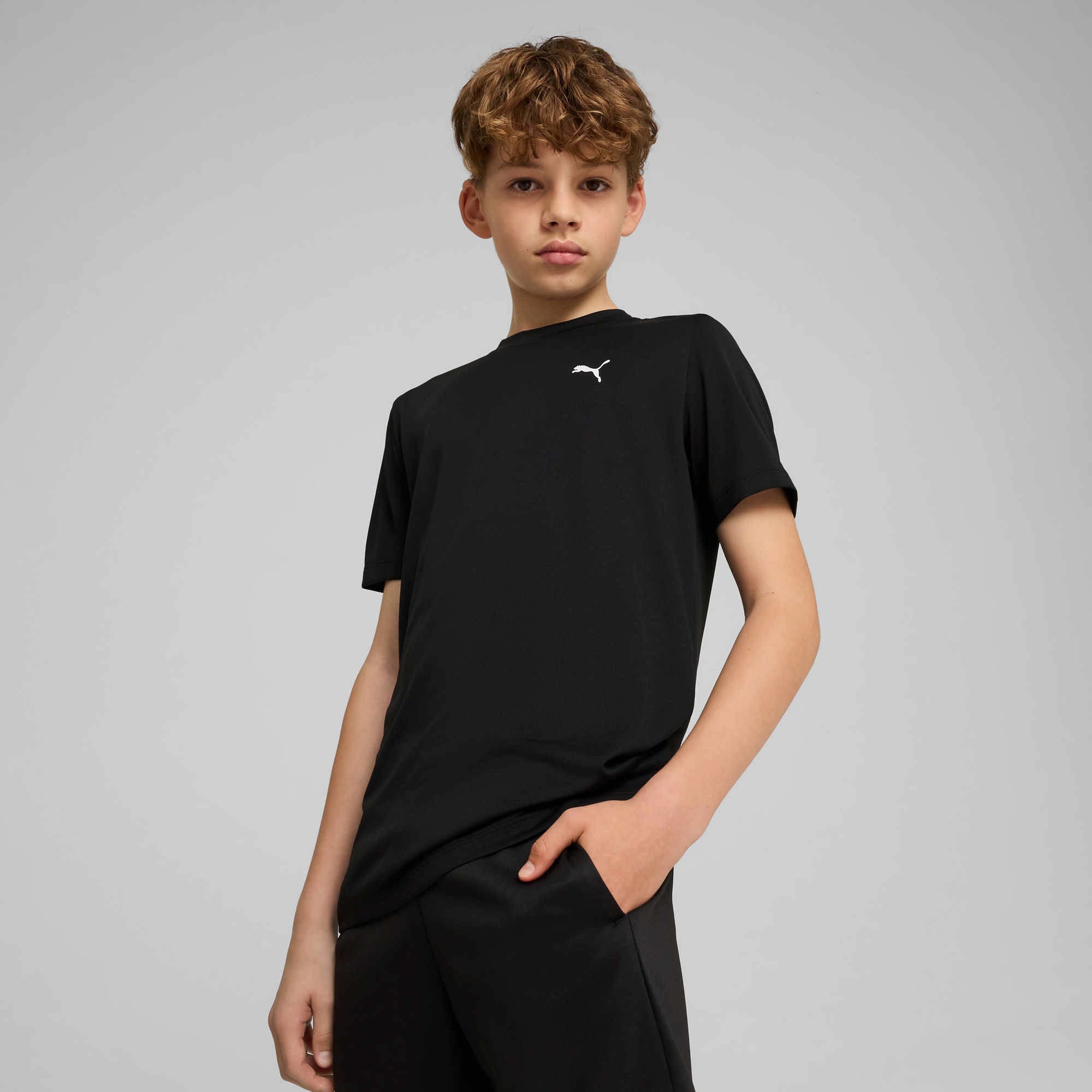 PUMA T-Shirt "TAD ESS TEE B" ergonomische Schnitte, kurze Ärmel, sportlicher Stil