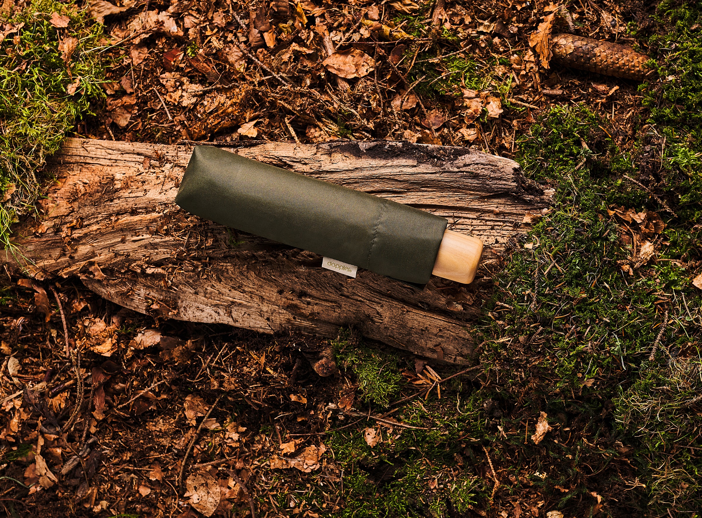 doppler® Taschenregenschirm »nature Mini, - deep Material Wald aus mit recyceltem BAUR FSC®- aus Griff | schützt olive«, weltweit bestellen