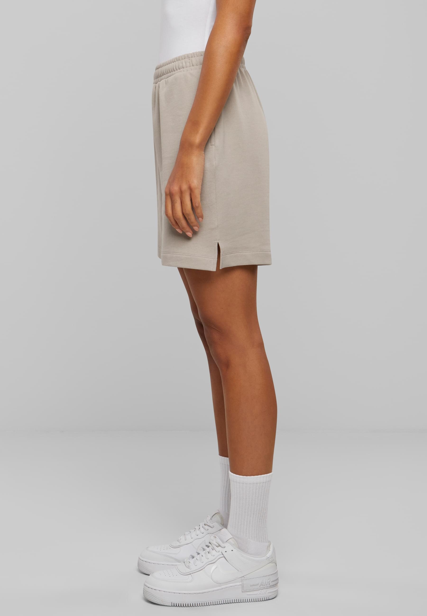 URBAN CLASSICS Sweatshorts »Urban Classics Damen Ladies Organic Terry Bermuda Pants«, (1 tlg.)