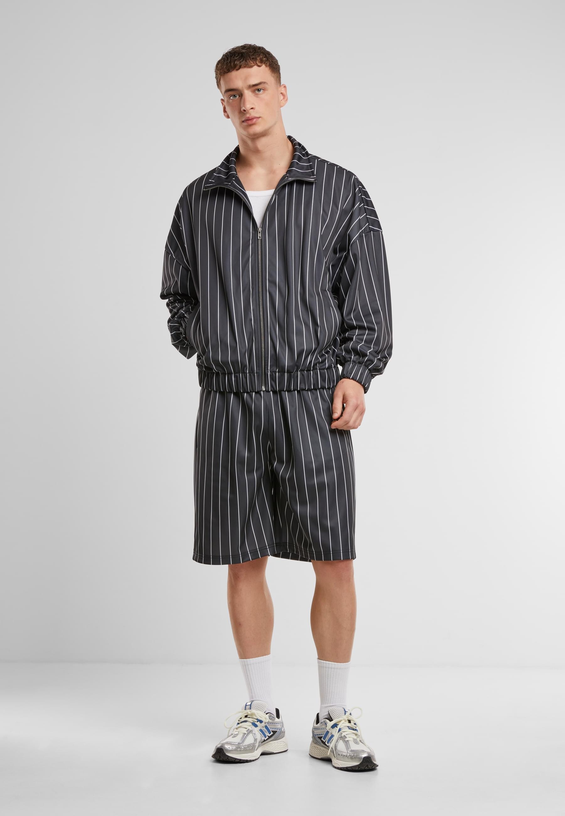 URBAN CLASSICS Trainingsjacke »Urban Classics Pinstripe Trackjacket«, (1 St.), ohne Kapuze