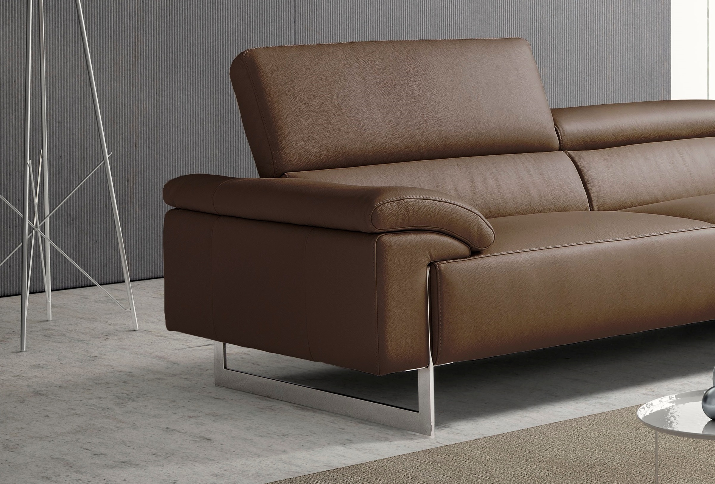 Egoitaliano Ecksofa »Malika, elegant und bequem, Designsofa, L-Form«, mit Ottomane, inkl. Kopfteilverstellung und chromfarbenen Metallfüßen