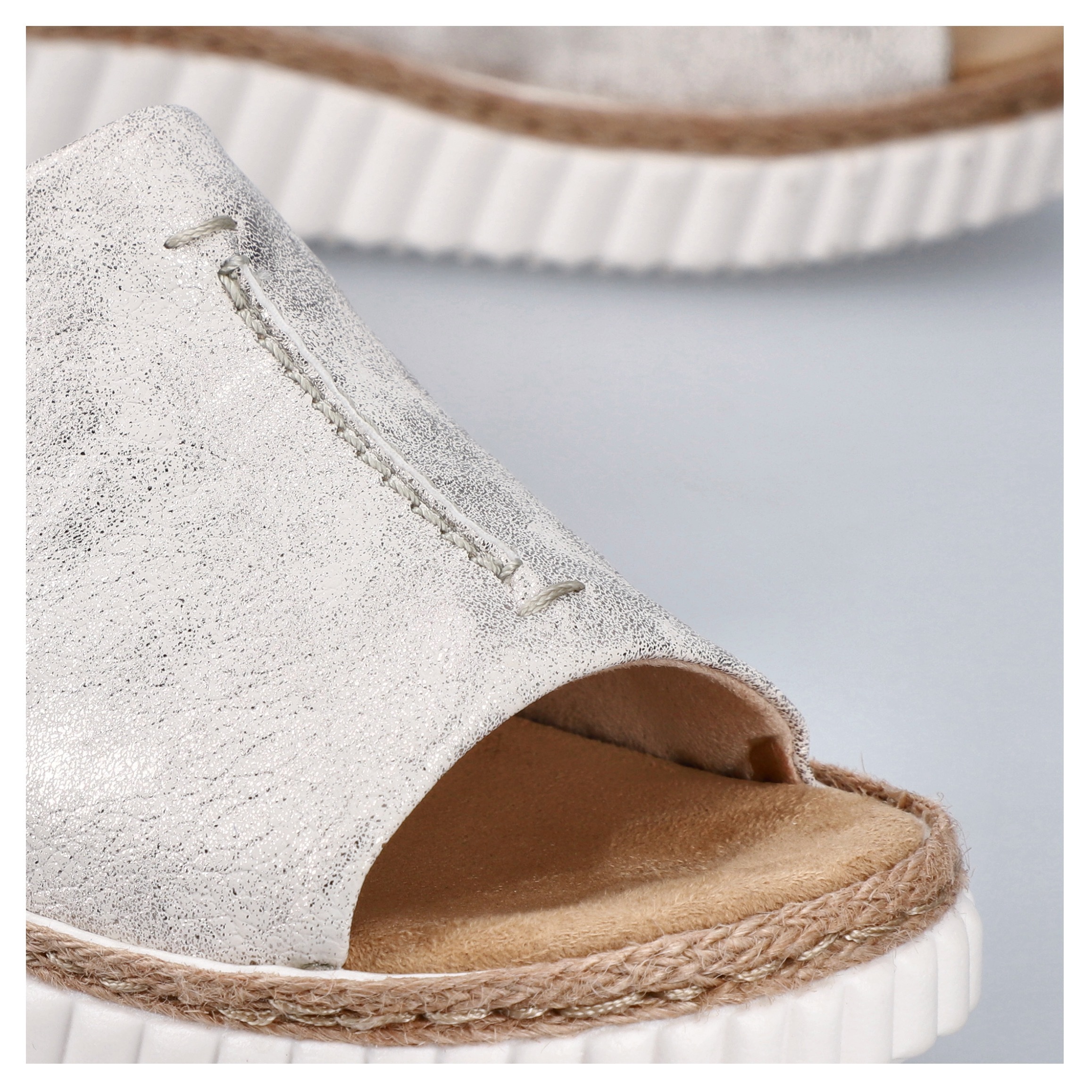 Pantolette RIEKER, Damen, Gr. 40, beige (hellbeige), Lederimitat, metallic, Schuhe Pantolette, Keilabsatz, Sommerschuh, Schlappen mit Juterahmen an der Laufsohle, Topseller 3