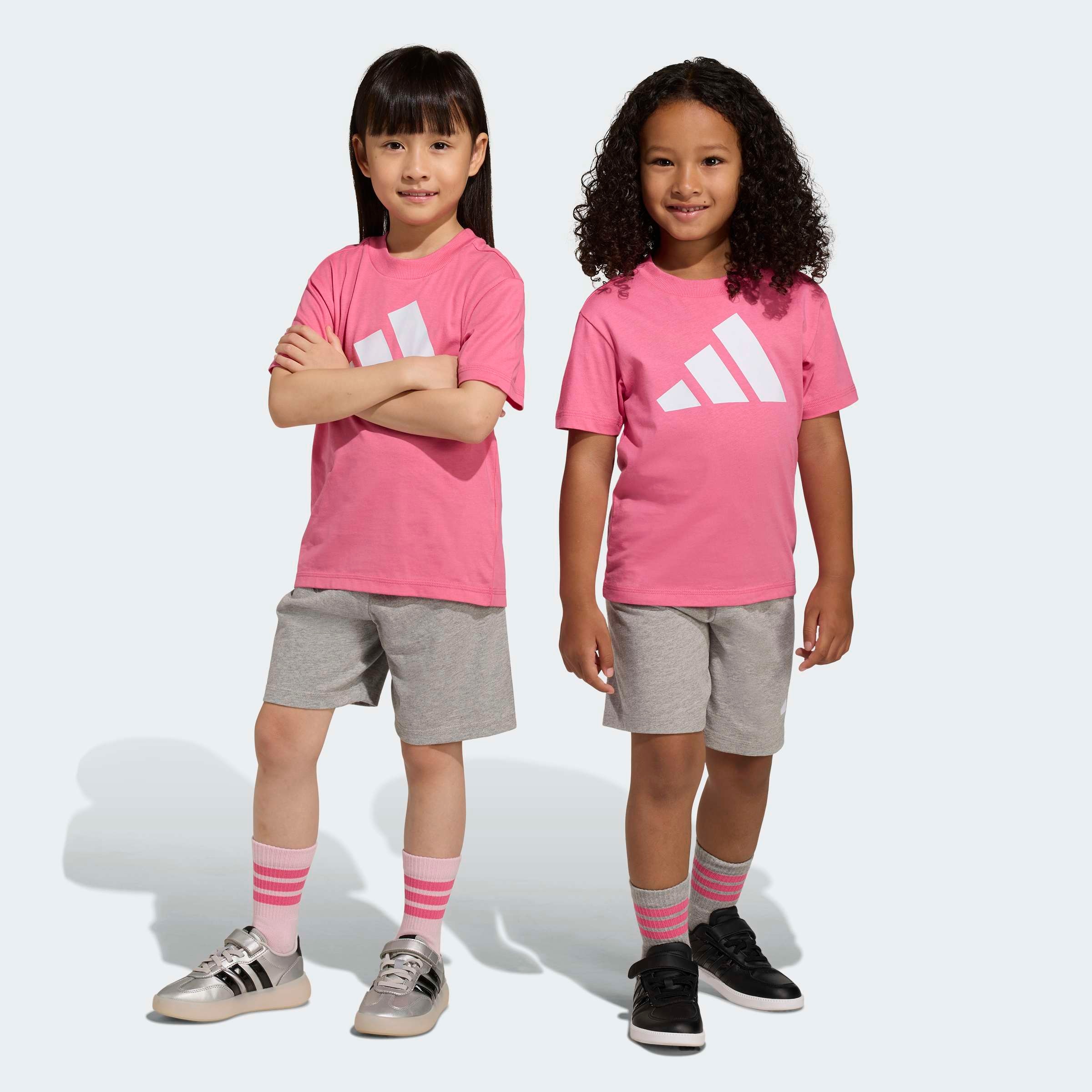 Trainingsanzug ADIDAS SPORTSWEAR "LK BL T-SET 160", Jungen, Gr. 104, pnkfus, weiß, Obermaterial: 100% Baumwolle, Sportanzüge Trainingsanzug, für Kinder, zweiteilig, aus Baumwolle
