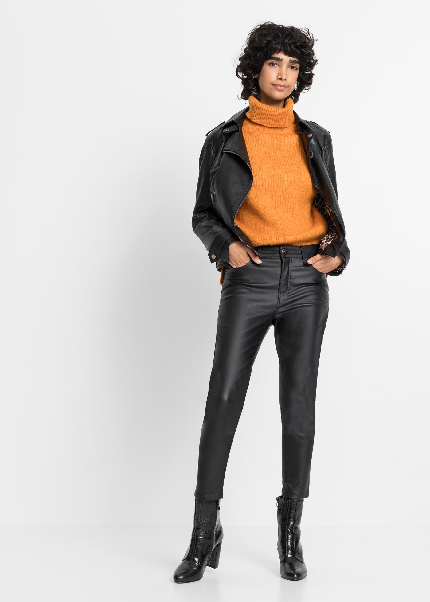 bonprix Stretch-Hose  mit Lederoptik, Slim Fit Passform, mit Push-up Effekt