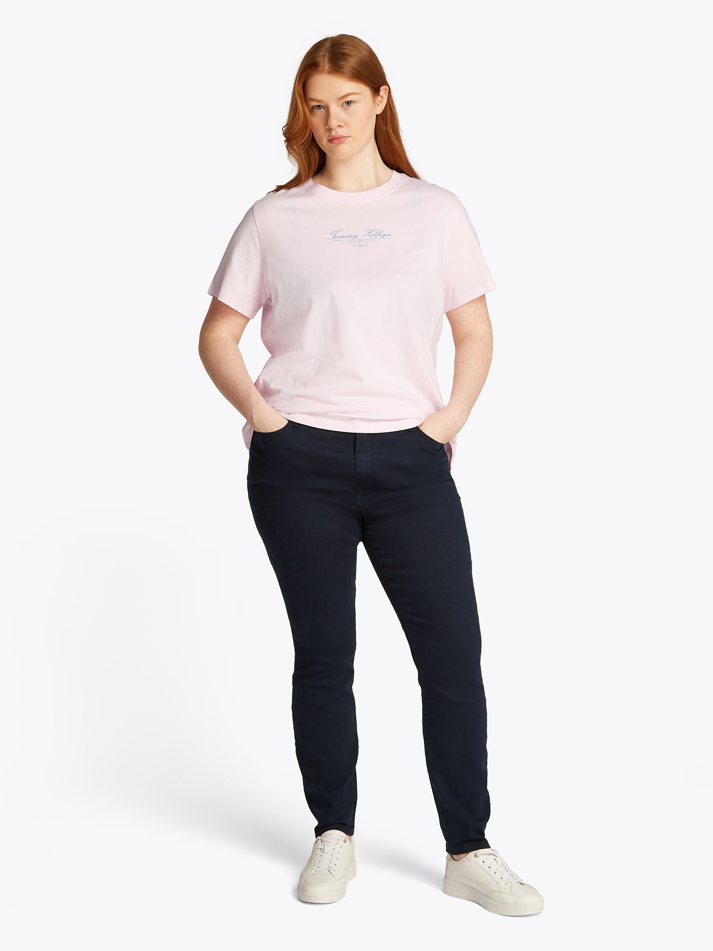 Tommy Hilfiger Curve Rundhalsshirt »CRV REG SCRIPT C-NK TEE SS«, in Großen Größen, Logoschriftzug