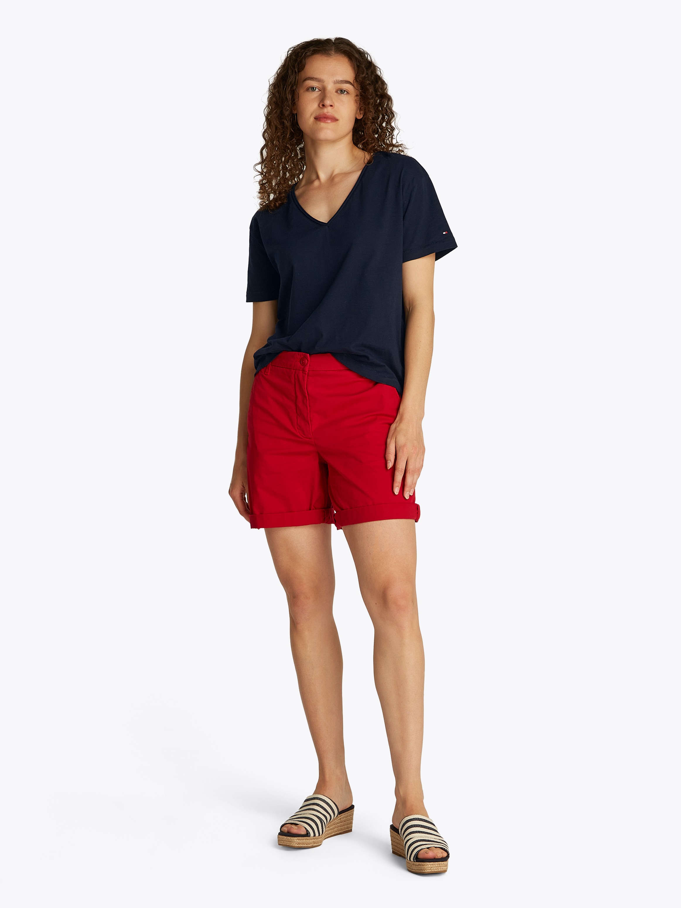 Thumbnail - Tommy Hilfiger T-Shirt "SLUB CROP V-NK SS" mit offener Kante, mit Logostickerei