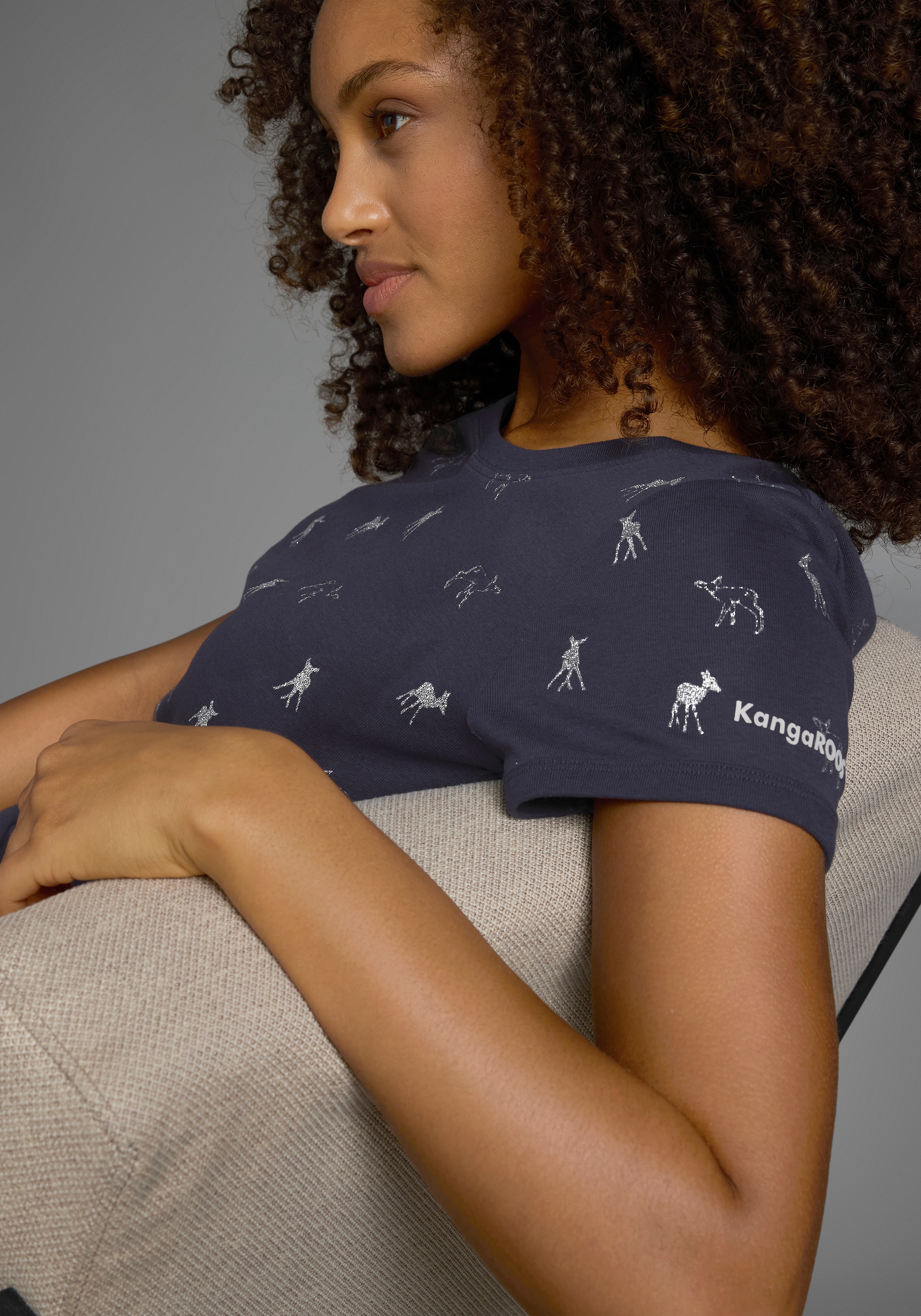KangaROOS T-Shirt, kurzärmelig, sehr figurbetont und hüftbedeckend