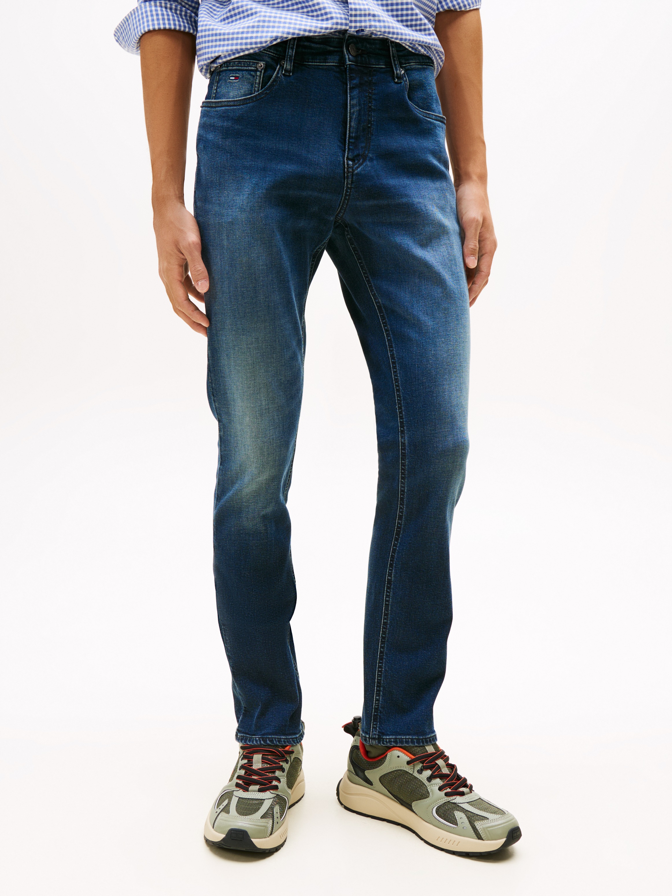 Tommy Jeans Gerade Jeans "Scanton Slim", Mit Markenlabel aus Leder hinten günstig online kaufen