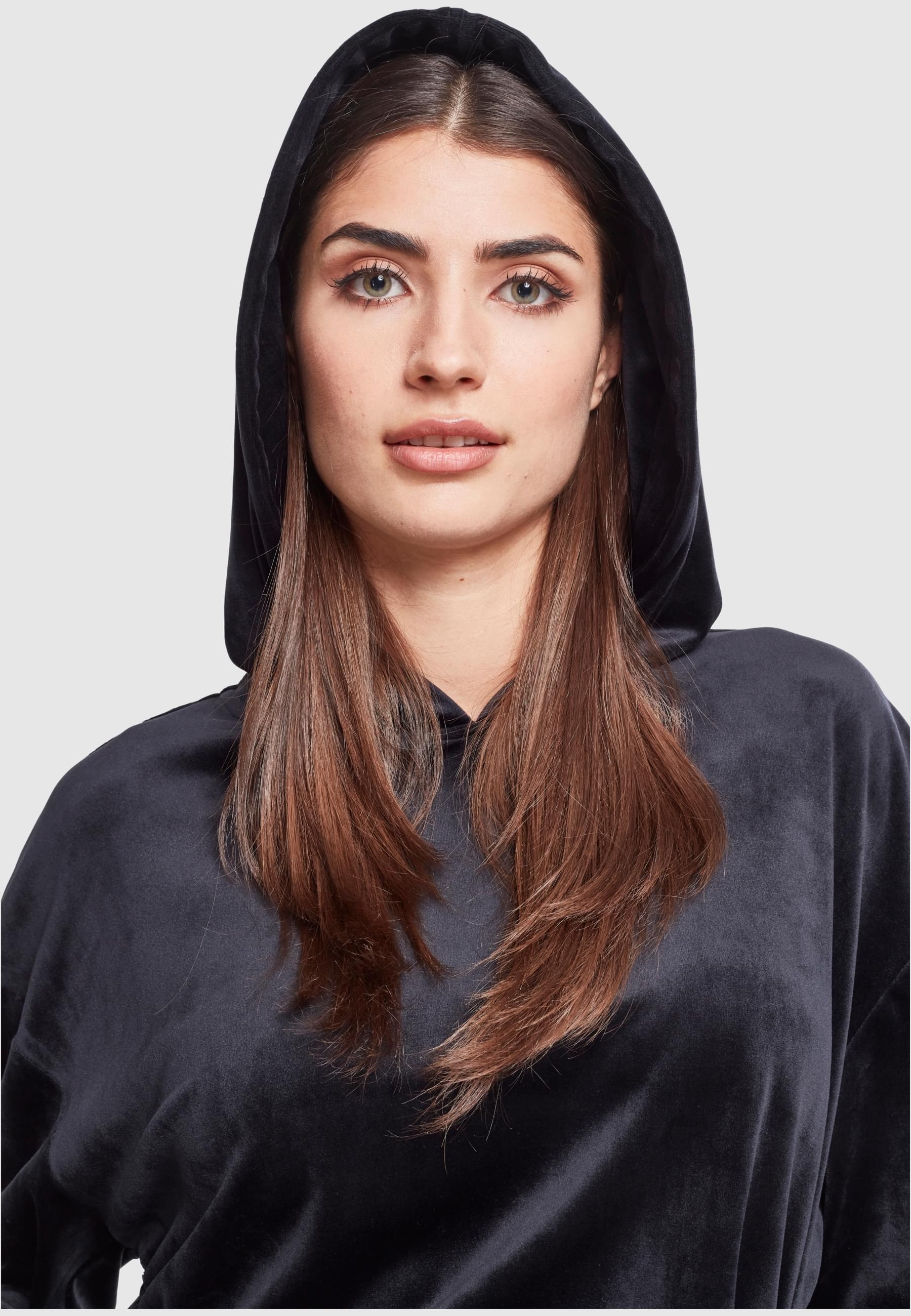 URBAN CLASSICS Rundhalspullover »Urban Classics Damen Ladies Short Velvet Gathered Hoody«, (1 tlg.)