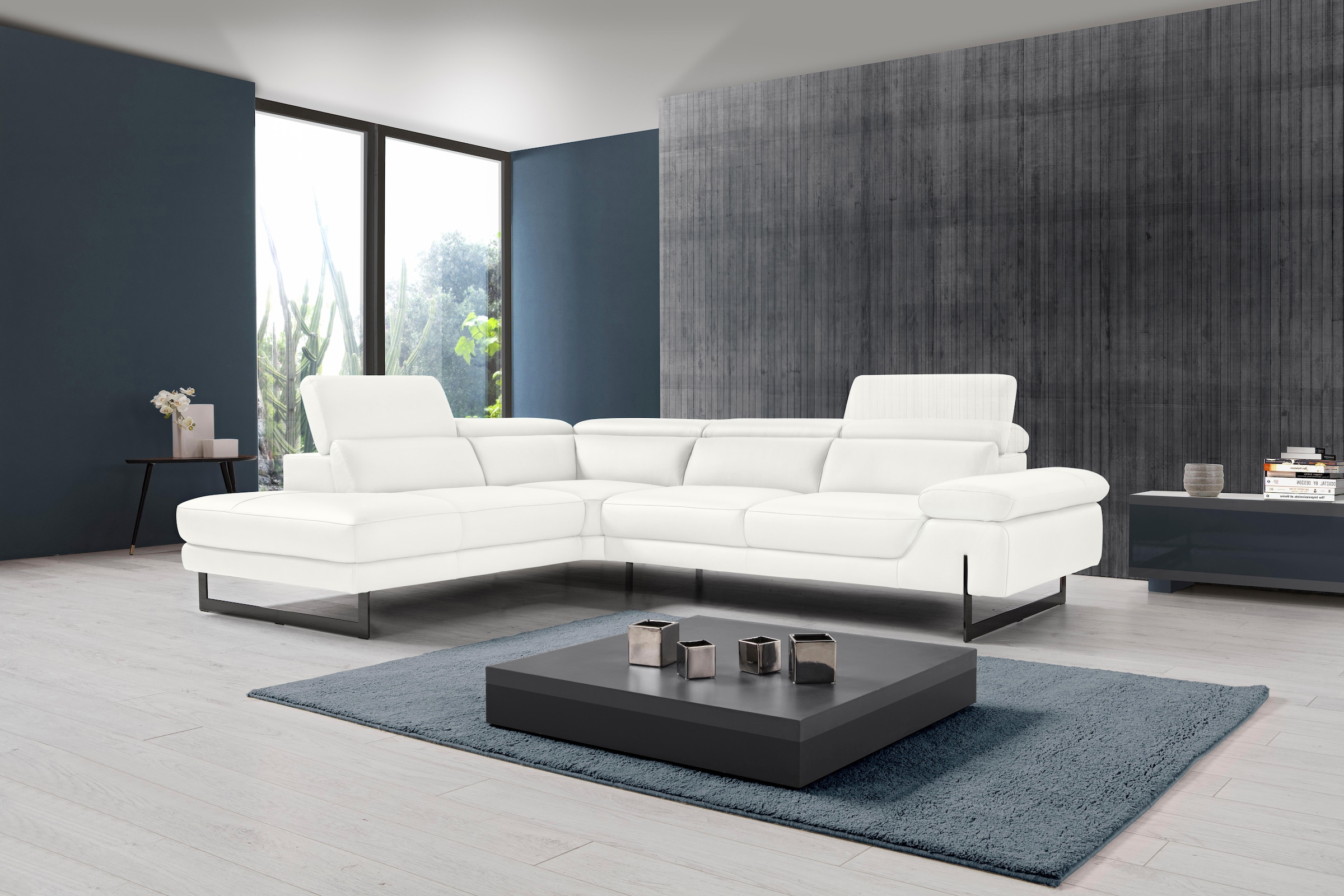 Egoitaliano Ecksofa "Queenie, extravagantes Sofa mit erstklassigem Sitzkomfort, L-Form" mit verstellbarer Armlehne und Kopfteilen für Wohlfühlkomfort