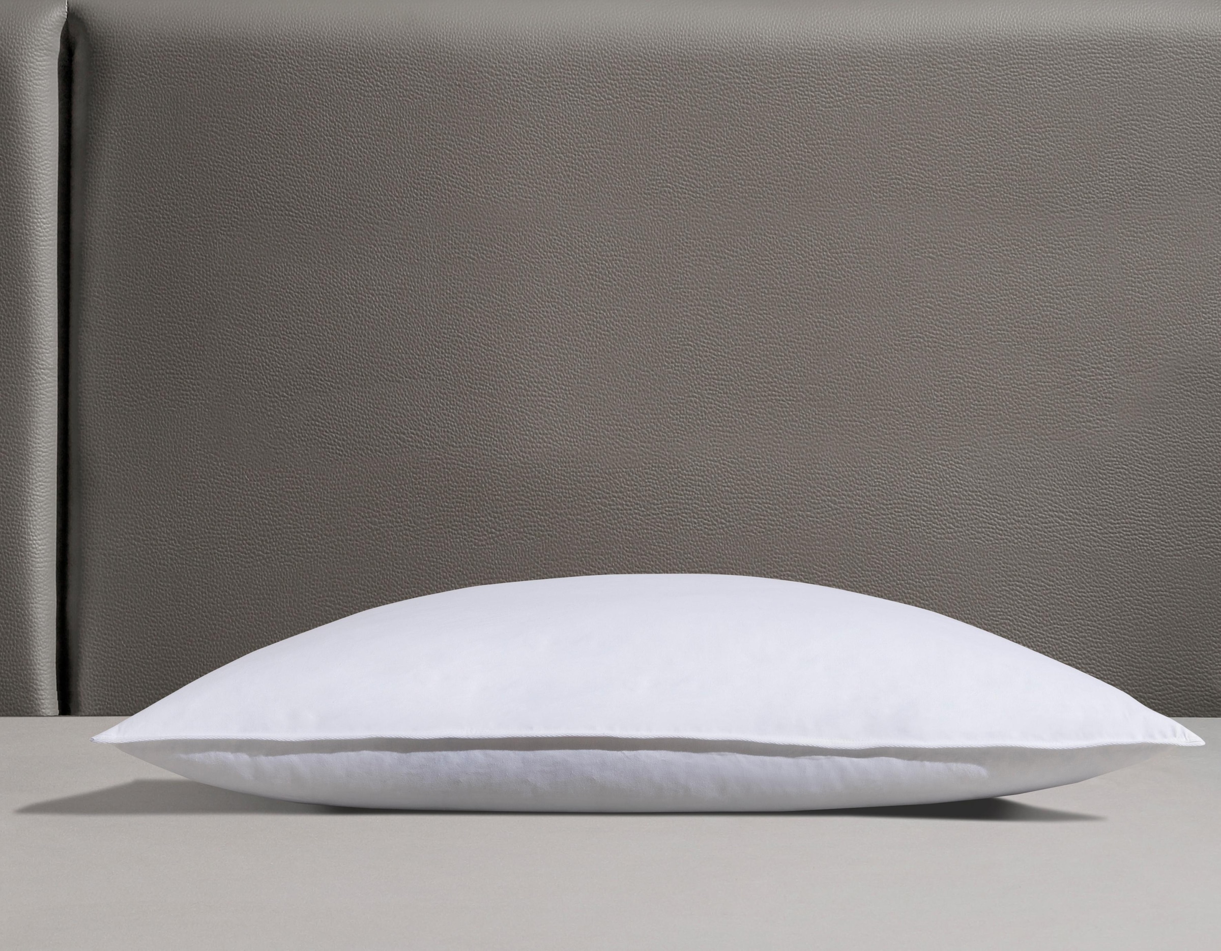 RIBECO Federkissen »Leon, 80x80 cm« Füllung: 90 % Federn, 10 % Daunen 1 Stk. tlg. Hergestellt in Deutschland