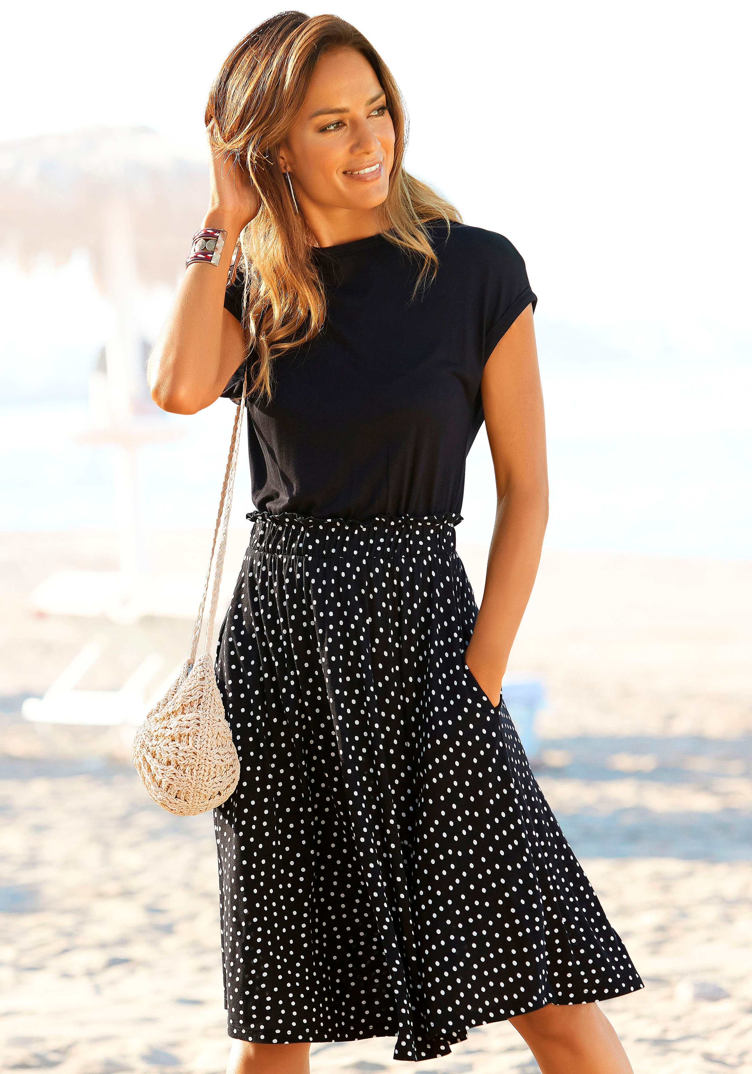 Beachtime by Lascana Jerseykleid "mit Rüschenkante in der Taille, Rock mit Taschen, sommerlich" Seitennahttaschen Legeres Sommerkleid mit Polka-Dots, Strandkleid aus Viskosejersey