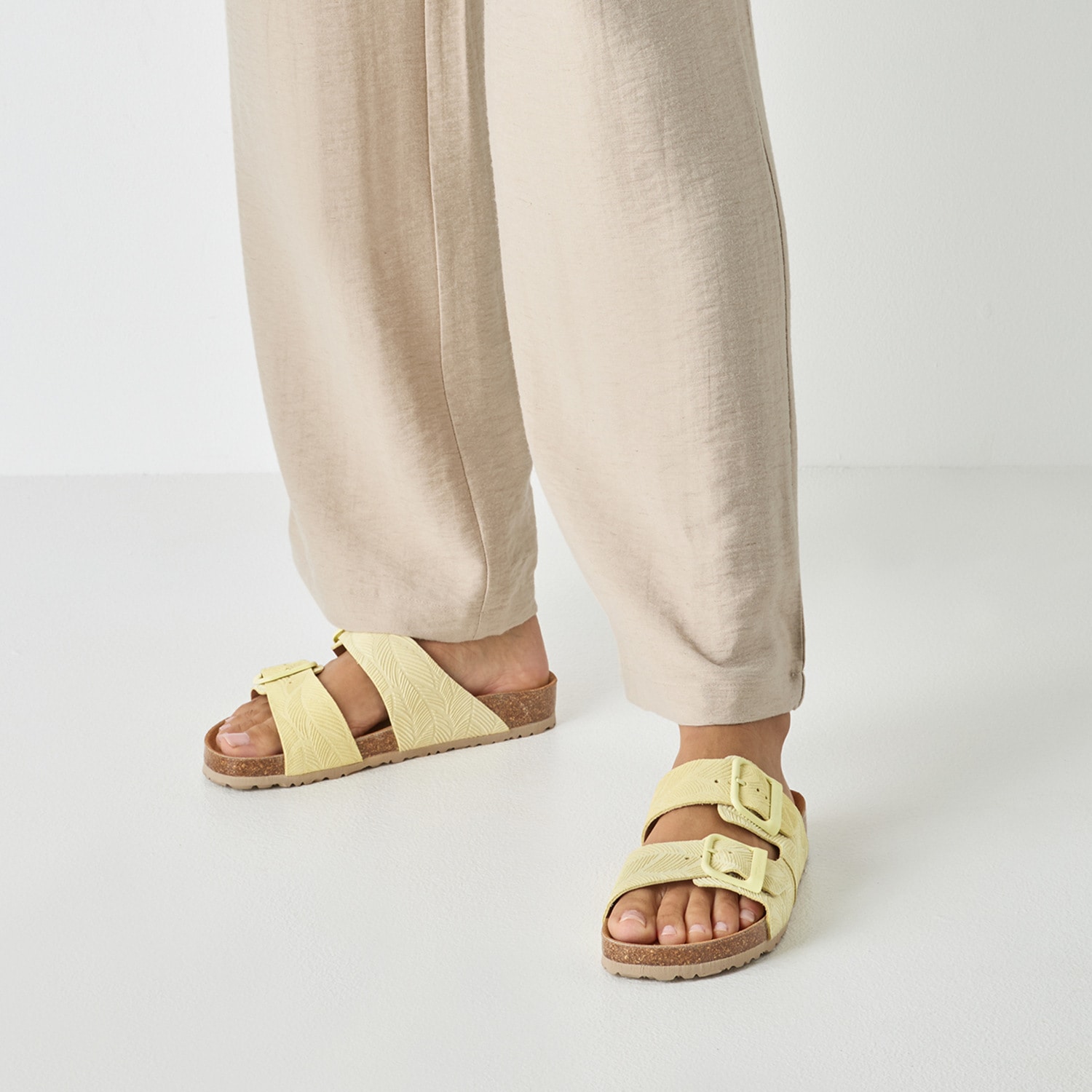 Tamaris Pantolette  Sommerschuh, Hausschuh, Schlupfschuh mit floraler Prägung
