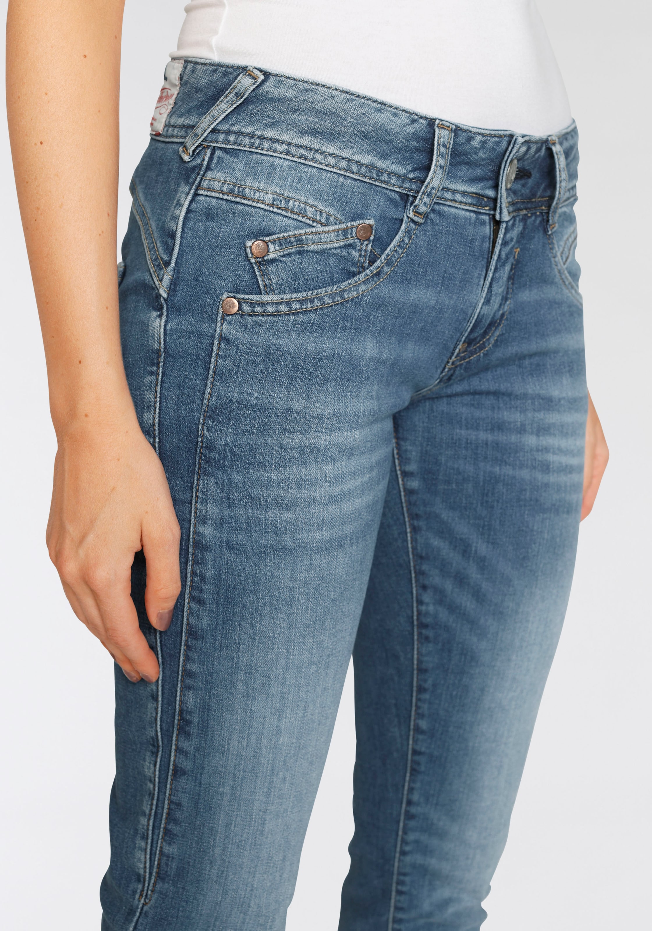 Herrlicher Slim-fit-Jeans »GINA RECYCLED DENIM«, mit seitlichem Keileinsatz  für kaufen | BAUR