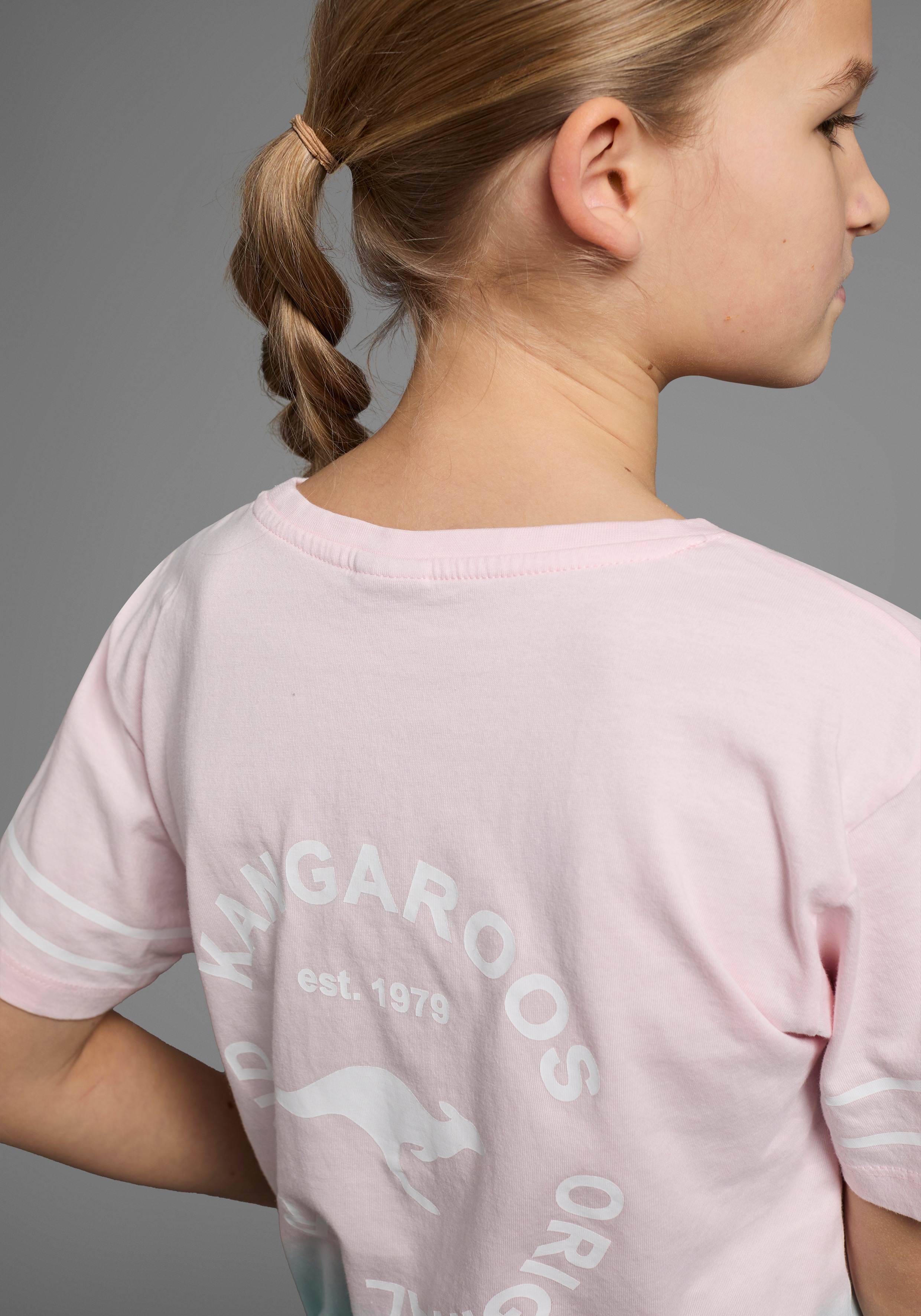 Thumbnail - KangaROOS T-Shirt "Kangaroos mit trendigem Farbverlauf" kurzärmelig, bequeme Passform, mit Logodruck, Rundhalsausschnitt