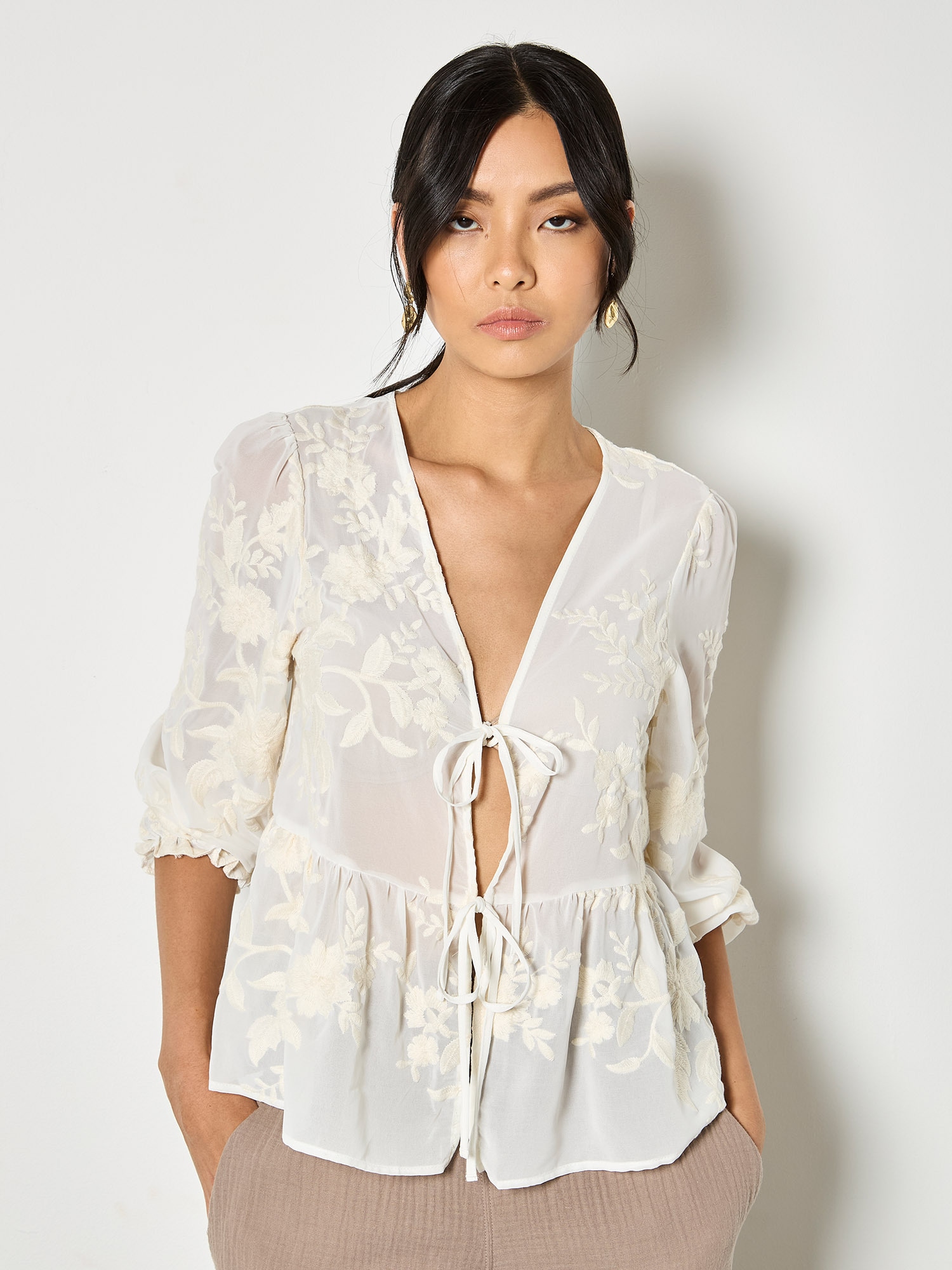 Apricot Chiffonbluse "Besticktes Chiffon-Oberteil mit Blumenmuster" mit Stickerei
